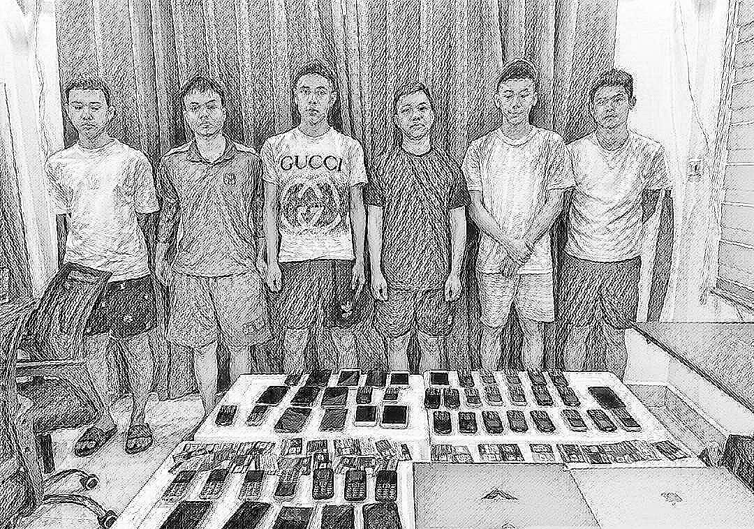 Các đối tượng trong đường dây và tang vật bị Công an TP Đà Nẵng bắt giữ_Ảnh: Công an Đà Nẵng.