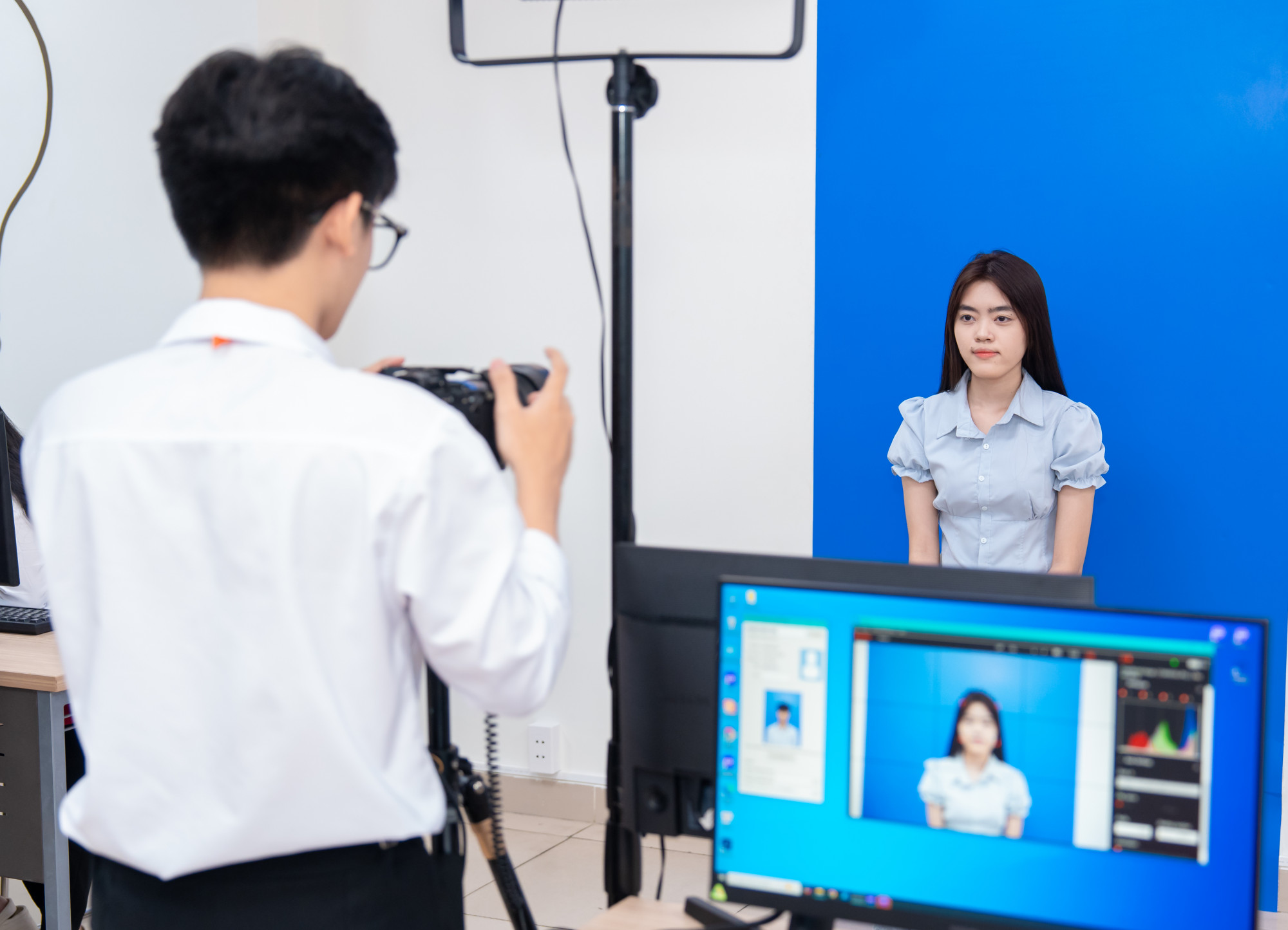 Trước 17 giờ 00 ngày 30/8/2025, xác nhận nhập học trên Hệ thống. Xác nhận nhập học trực tuyến trên Hệ thống: Trước 17 giờ 00 ngày 30/8/2025 tất cả thí sinh trú ...