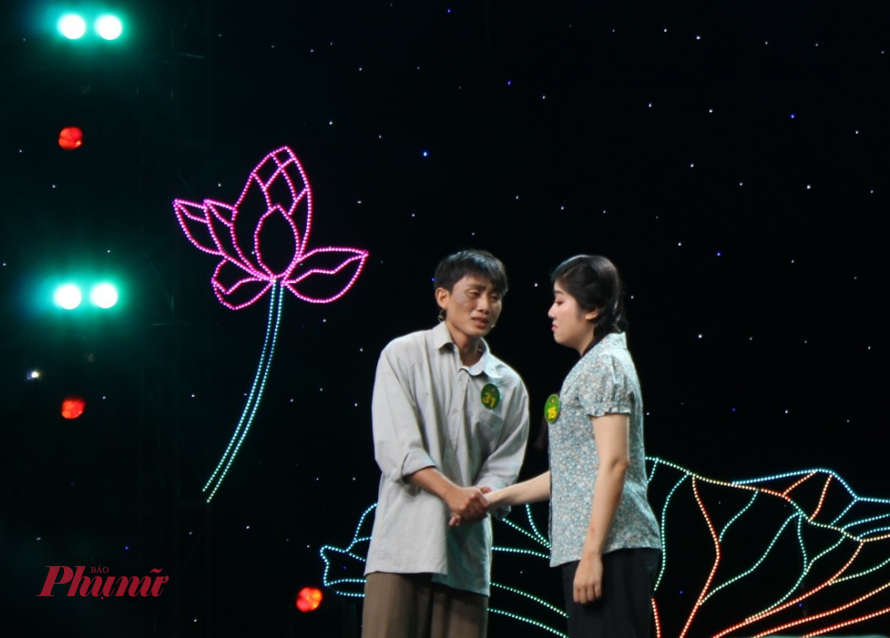 Sự hợp vai và dễ thương của Nhật Đăng và Mộng Cầm trong trích đoạn Sông dài không đủ đưa cả hai đi tiếp - Ảnh: Ngọc Tuyết