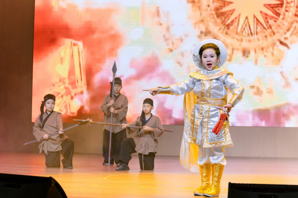 Bé Thảo Nhi - HÚC MỪNG EM HỒ THẢO NHI TRONG VAI ĐÔ ĐỐC BÙI THỊ XUÂN  TRONG TRÍCH ĐOẠN “TÂY SƠN HÀO KIỆT” -  TÁC GIẢ NGHỆ SĨ THANH LONG  ĐẠT GIẢI NHẤT CUỘC THI GIỌNG HÁT DÂN CA TP HÀ NỘI MỞ RỘNG LẦN 3 - NĂM 2025 TẠI CUNG THIẾU NHI TP HÀ NỘI 