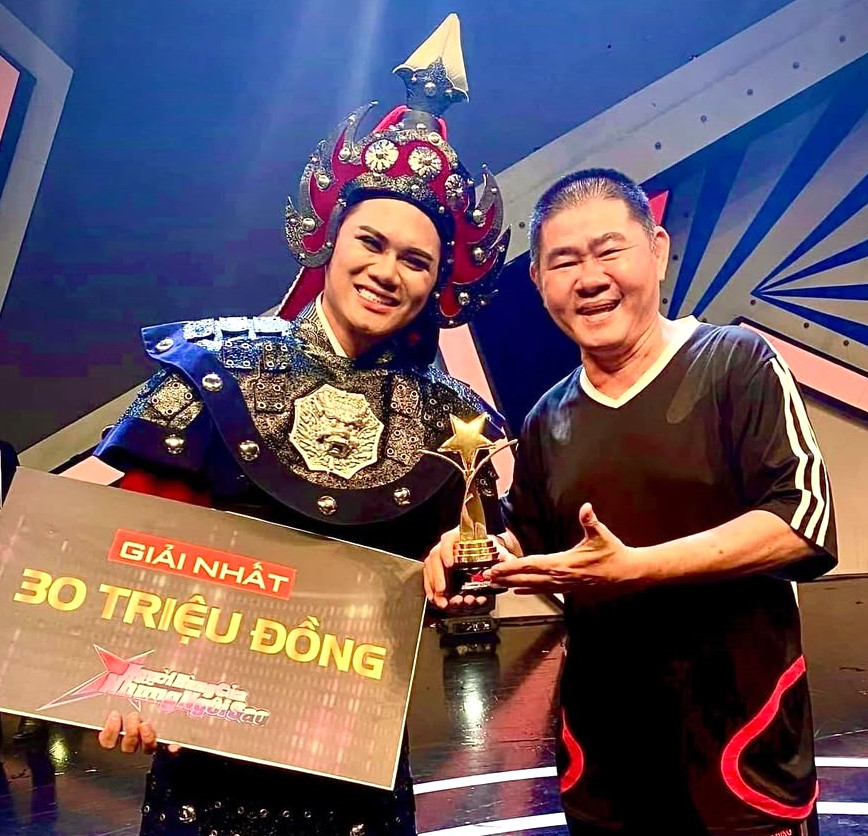 Nghệ sĩ Thanh Sơn hỗ trợ học trò Thanh Long 