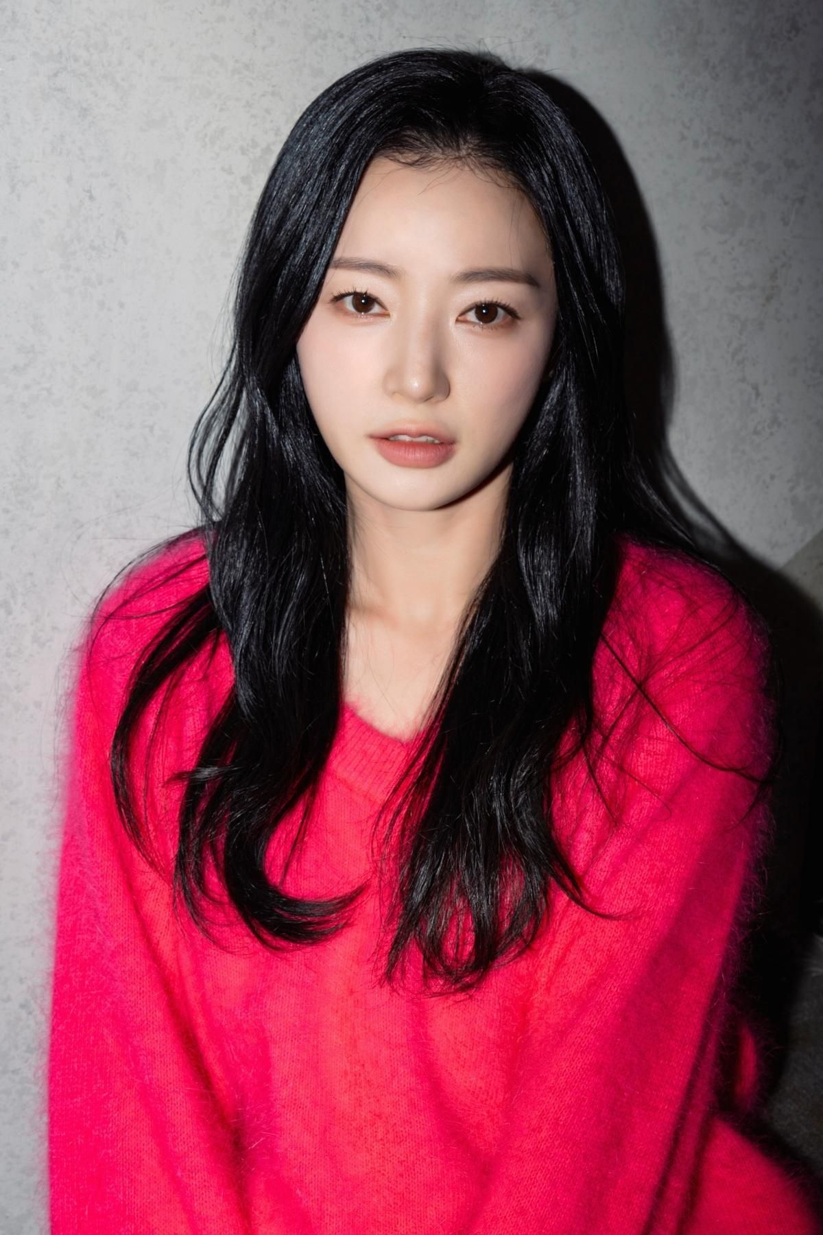 Diễn  viên  Song Ha-yoon bị  tố  cáo  đã  cí  hành  vi  bắt  nạt  học  đường  khi  còn  là  học  sinh  trung  học