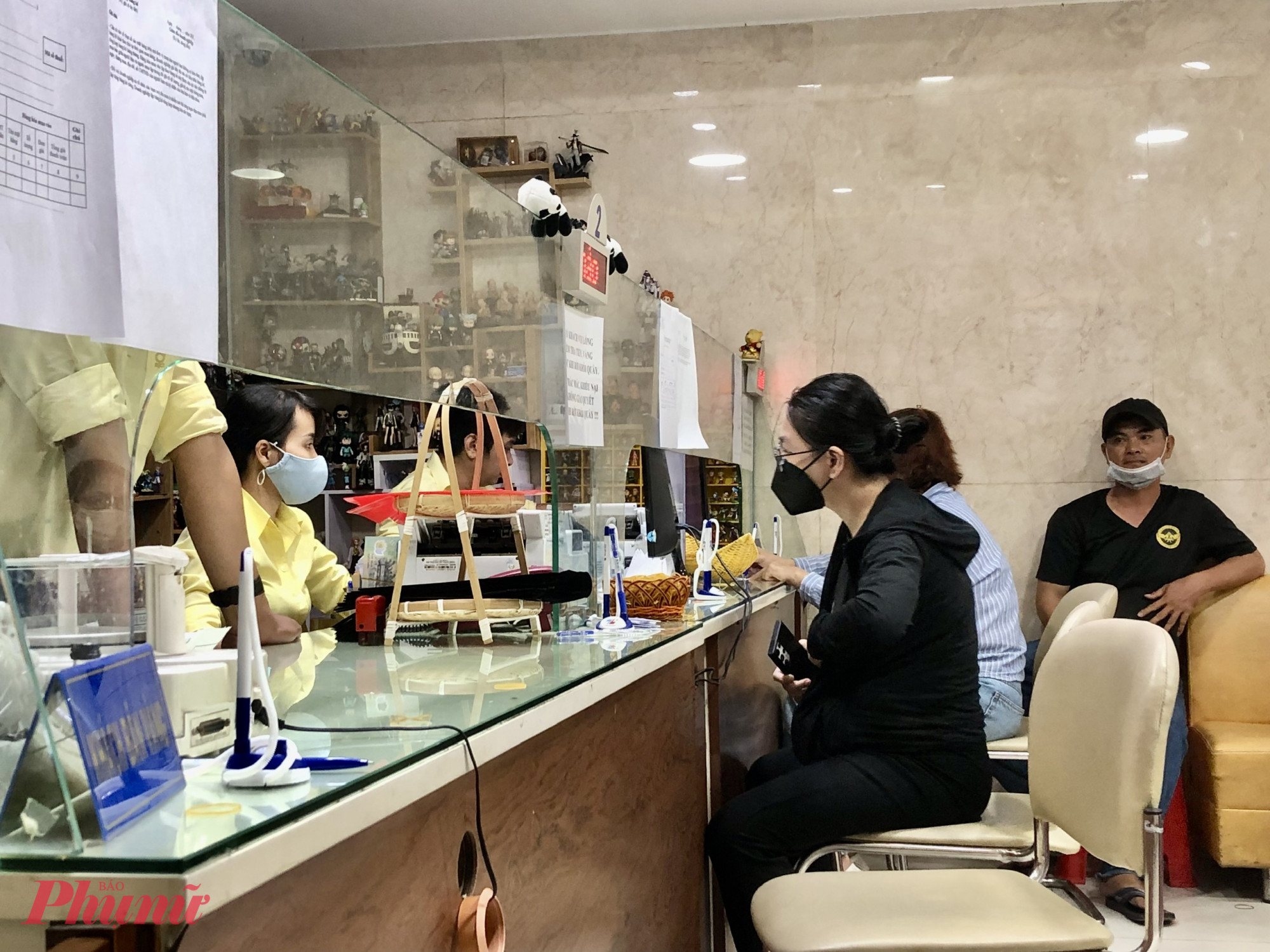 Giá vàng miếng SJC đang tiến tới 128 triệu đồng/lượng - Ảnh: Thanh Hoa