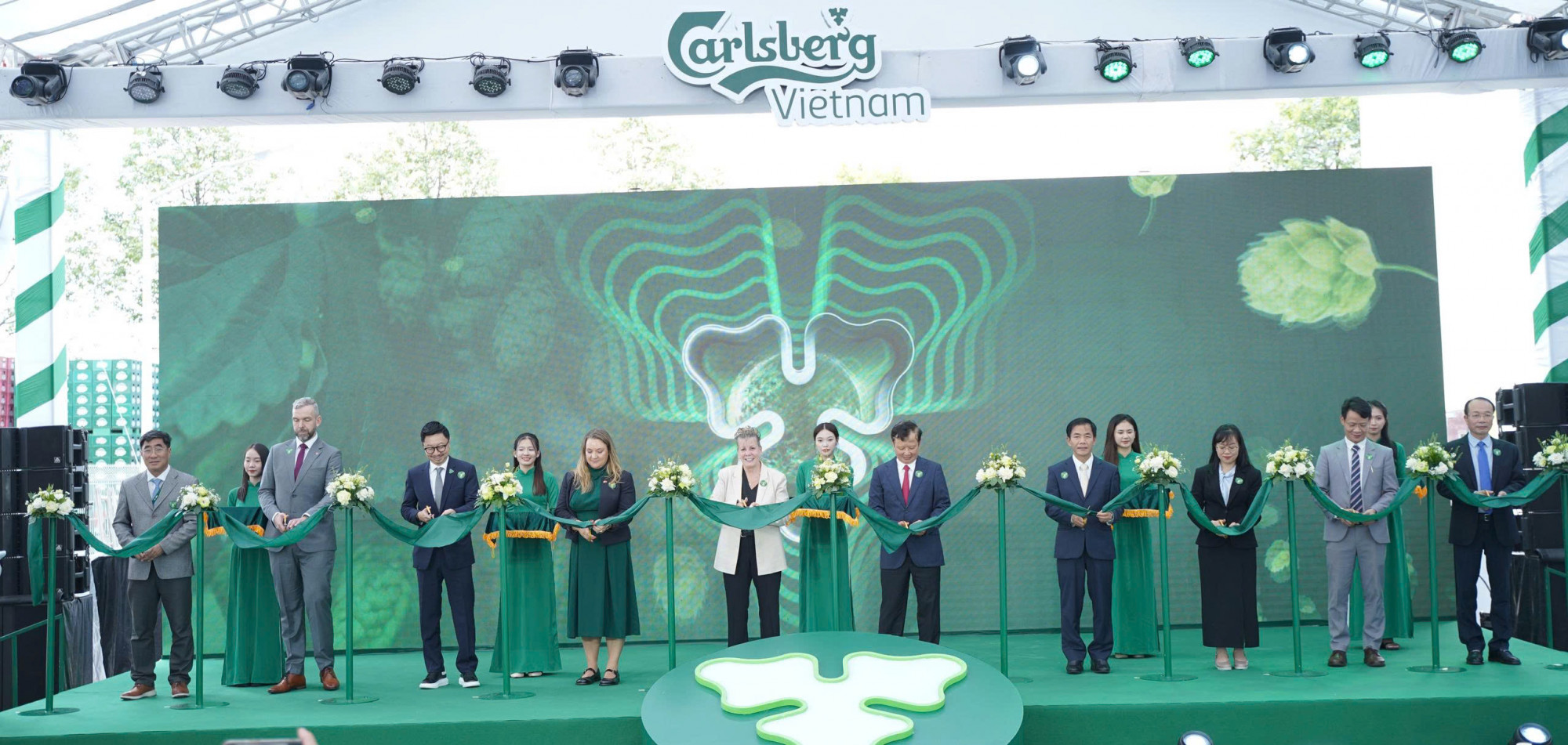 Nghi thức khánh thành dự án mở rộng, nâng công suất nhà máy - Ảnh: Carlsberg Việt Nam