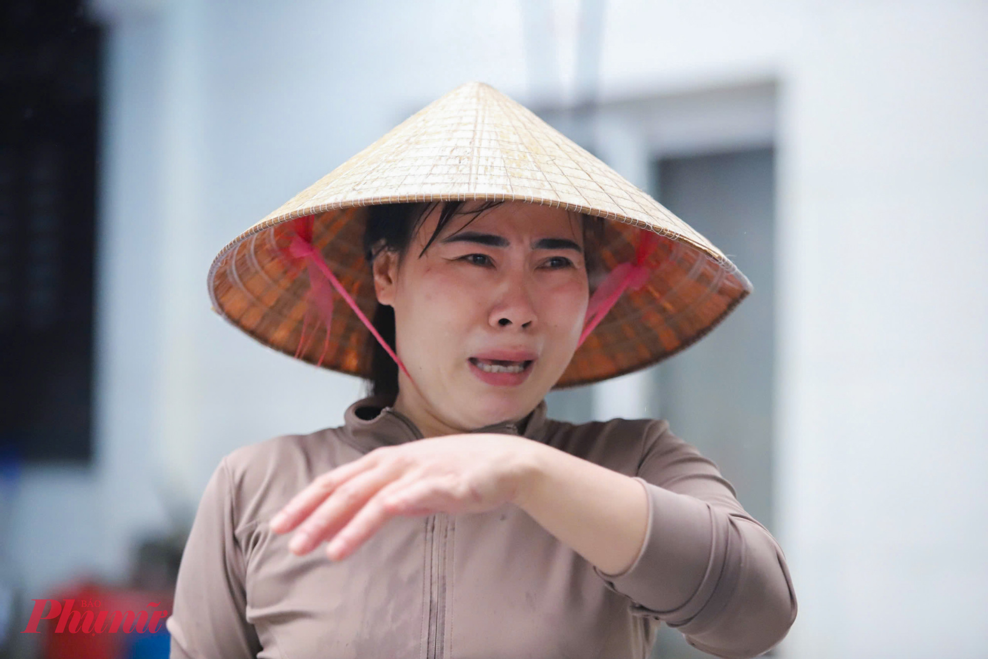 Chị Lộc khóc khi nhớ lại khoảnh khắc bão hất tung mái nhà
