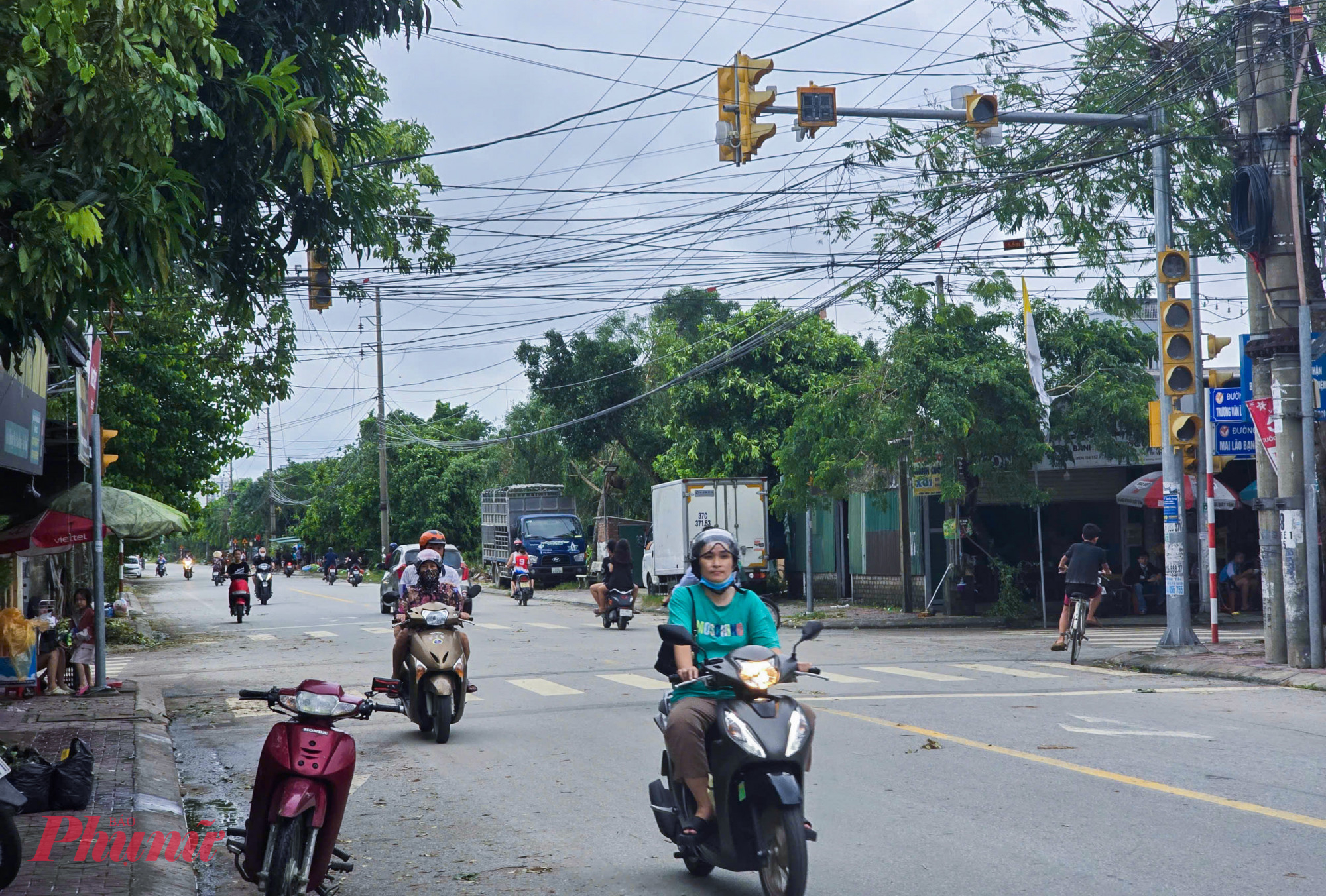 Một số cụm đèn tín hiệu giao thông không hoạt động do mất điện