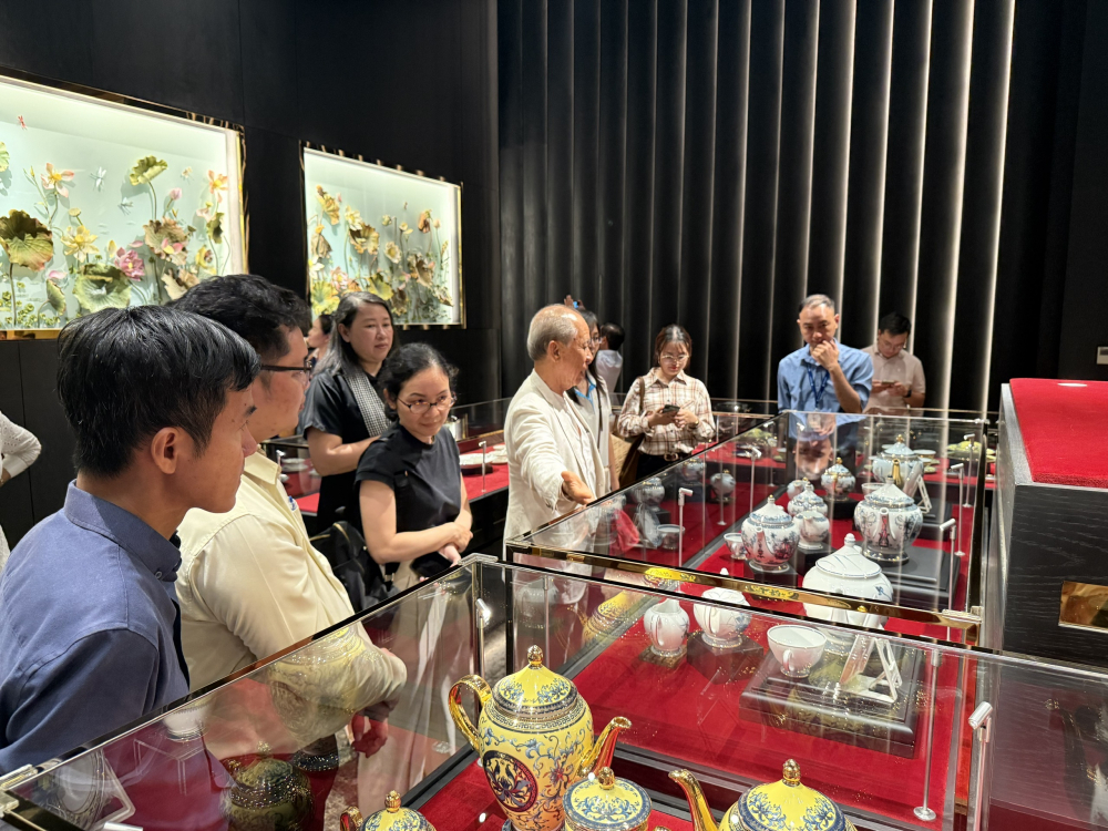 Đoàn khảo sát tham quan làm việc tại 
