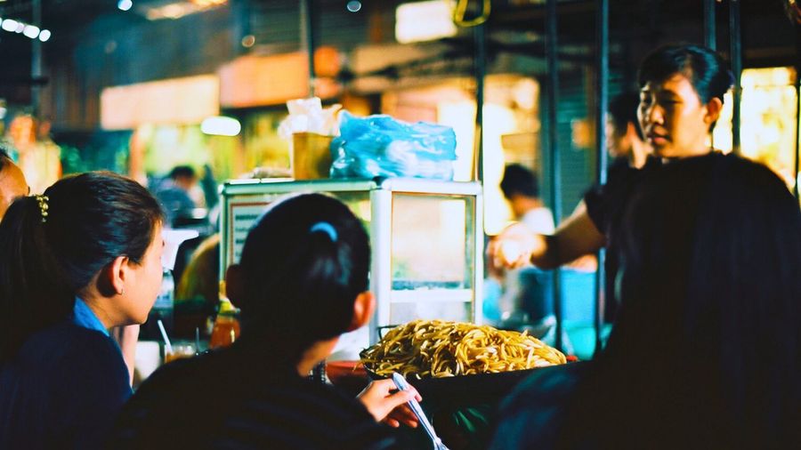 Thời tiết mát mẻ từ tháng 11 - tháng 2 và Tết Chol Chnam Thmey (tháng 4) là thời điểm lý tưởng để khám phá ẩm thực đường phố của Campuchia -Ảnh: Xiaojun Deng/Flickr