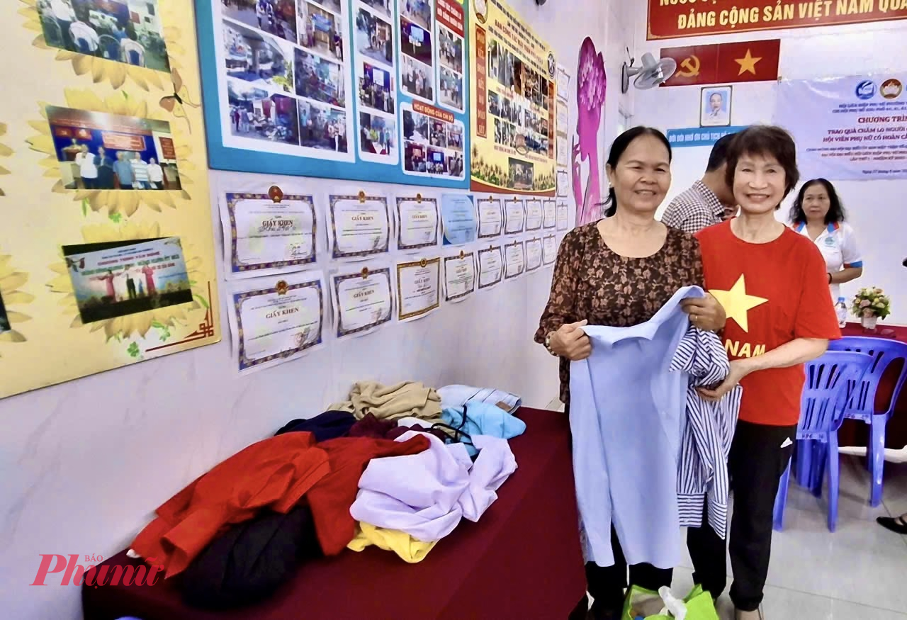 Gian hàng quần áo yêu thương