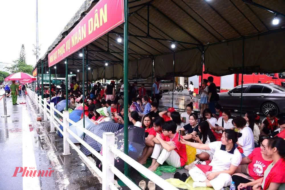 Ngoài nhà bạt ở Sân Ga Hà Nội, Hà Nội lắp dựng 10 nhà bạt dã chiến tại 4 vị trí khác gồm Vườn hoa Tây Sơn (phường Hoàn Kiếm); Vườn hoa Lê Trực (phường Ba Đình); ngã ba Núi Trúc - Kim Mã (phường Giảng Võ); khu vực đối diện 14B Lê Trực (phường Ba Đình) để phục vụ quần chúng nhân dân tham quan Lễ diễu binh, diễu hành A80.