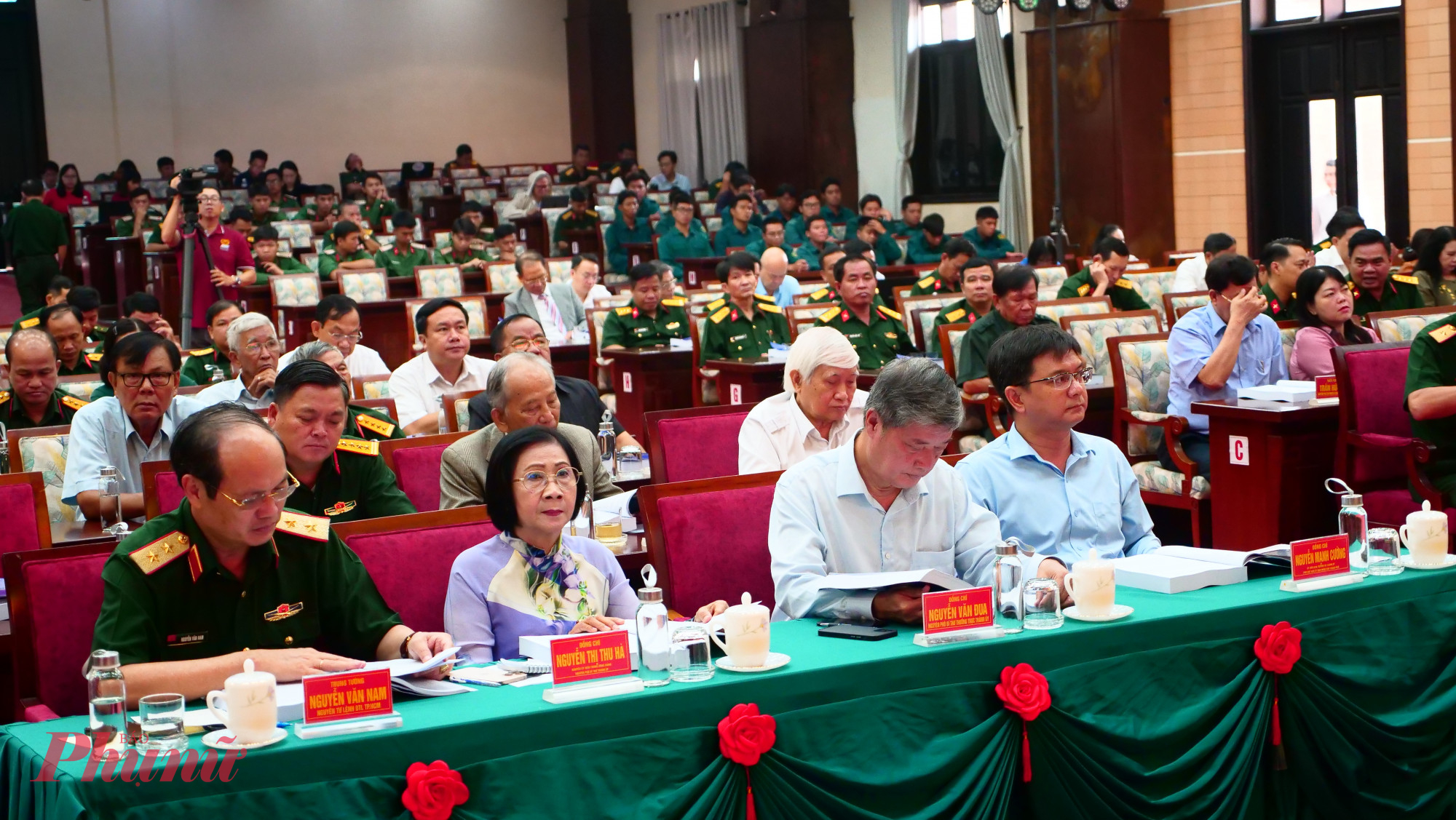 Lãnh đạo, nguyên lãnh đạo thành phố, Bộ tư lệnh TPHCM, Viện Chiến lược và Lịch sử Quốc phòng Việt Nam, các nhà khoa học, nghiên cứcuĐại biểu tham gia hội thảo 