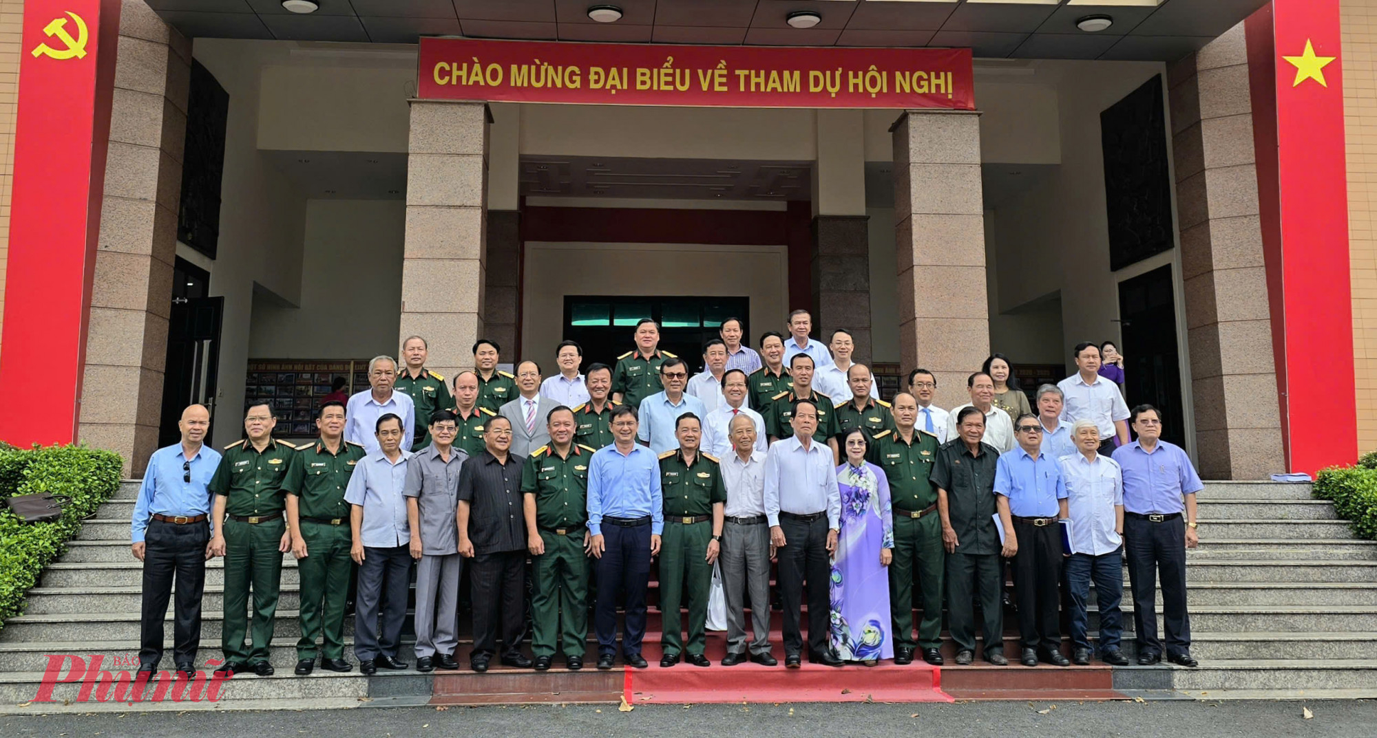 Đại biểu tham hội thảo là 
