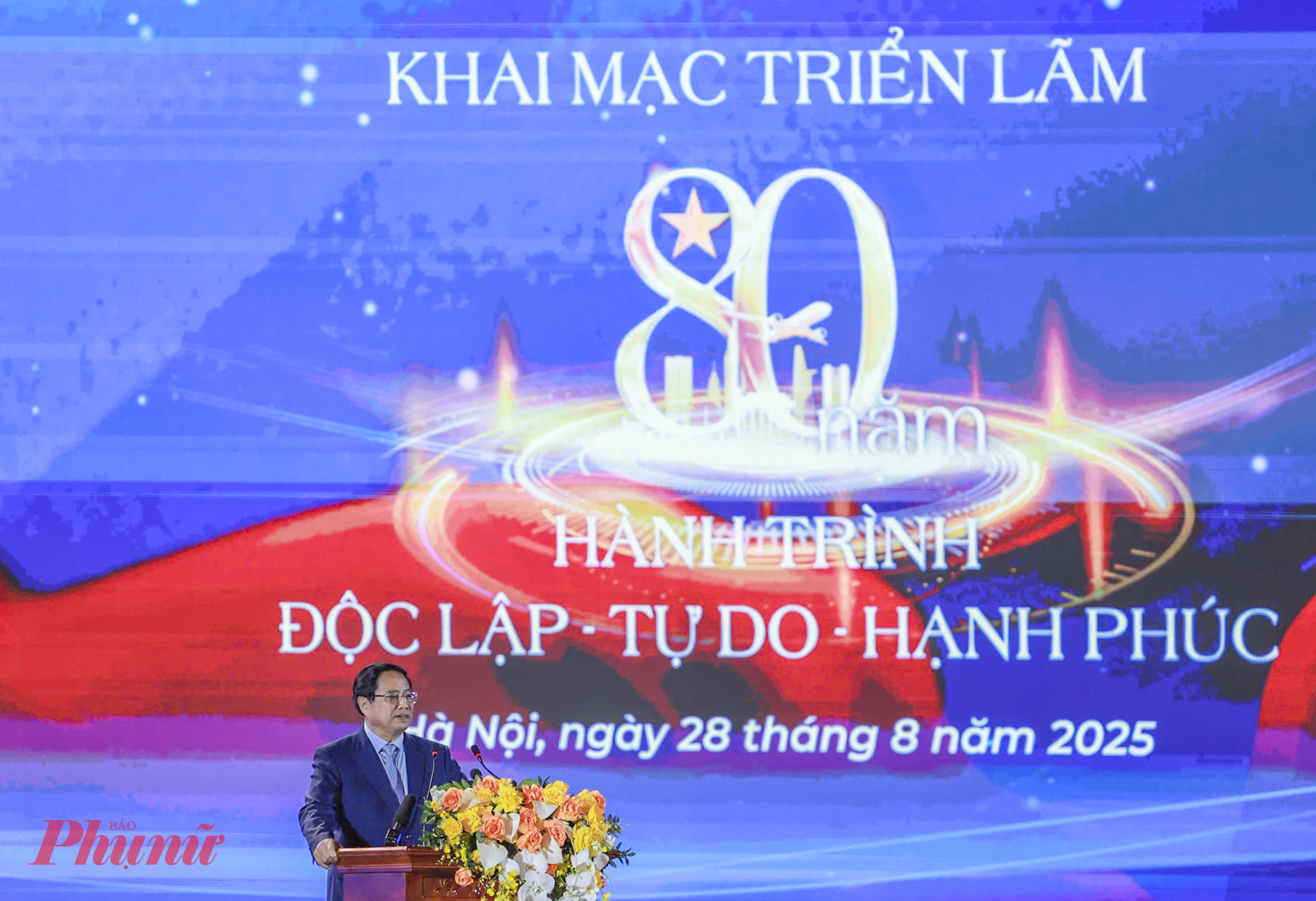 Thủ tướng Phạm Minh Chính phát biểu khai mạc Triển lãm “80 năm Hành trình Độc lập - Tự do - Hạnh phúc”. Theo Thủ tướng, Triển lãm '80 năm Hành trình Độc lập - Tự do - Hạnh phúc' là điểm nhấn đặc biệt, không chỉ tôn vinh chặng đường lịch sử vẻ vang, mà còn lan tỏa lòng yêu nước, niềm tự hào dân tộc, khát vọng vươn mình, khẳng định tiềm lực và vị thế Việt Nam trên con đường đổi mới, hội nhập và phát triển bền vững.  Để chuẩn bị tổ chức sự kiện đặc biệt quan trọng này, Thủ tướng Chính phủ đã quyết định thành lập Ban Chỉ đạo Triển lãm '80 năm Hành trình Độc lập - Tự do - Hạnh phúc', tổ chức 03 cuộc họp Thường trực Chính phủ, 05 cuộc họp của Ban Chỉ đạo, ban hành nhiều kết luận, thông báo để các bộ, ngành tiếp tục quan tâm, góp phần tổ chức Triển lãm đúng dịp Kỷ niệm 80 năm Ngày truyền thống Công an nhân dân, Cách mạng tháng Tám thành công và Quốc khánh 2/9.