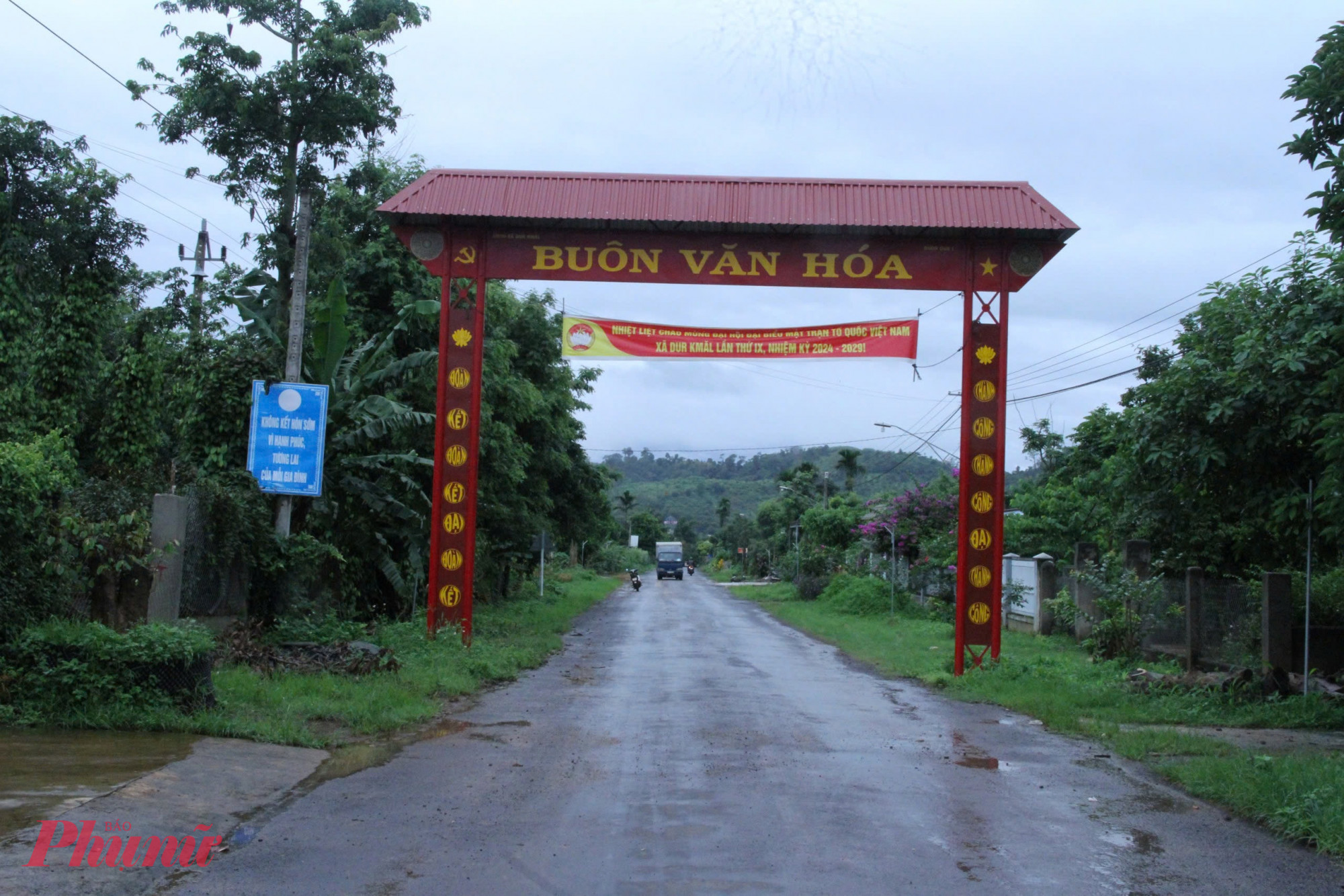 Cơ sở hạ tầng điện, đường, trường, trạm ngày càng khang trang