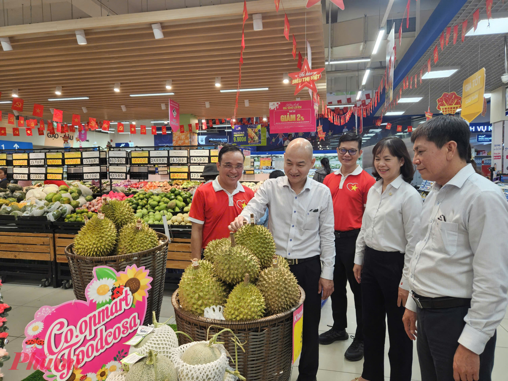 Trong suốt thời gian diễn ra chương trình, các sản phẩm hàng Việt được giảm giá sâu