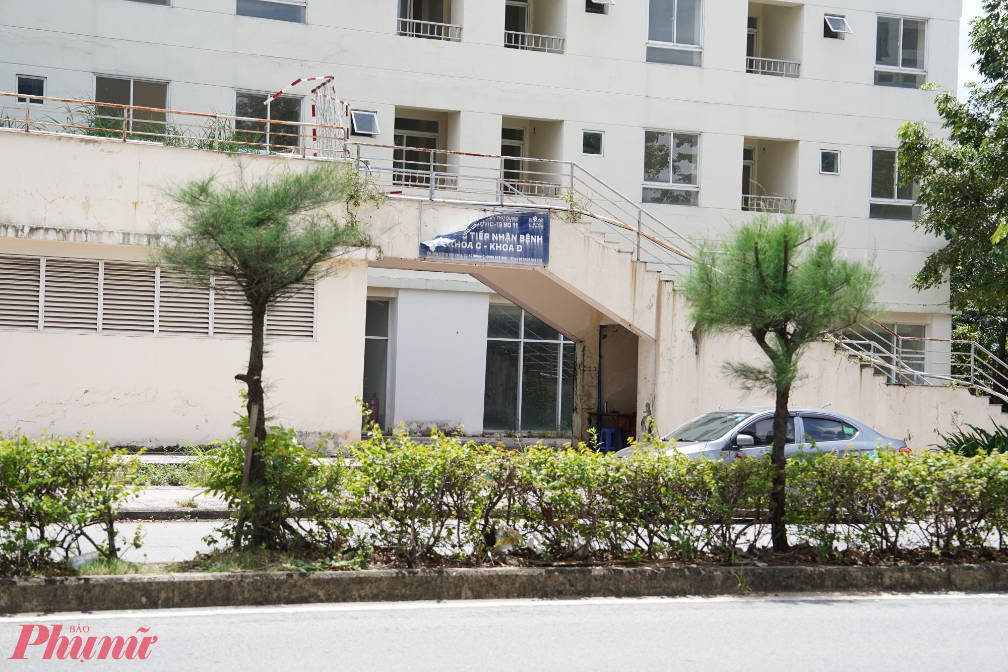 Trong thời điểm dịch COVID-19 bùng phát mạnh, TPHCM đã trưng dụng một phần khu tái định cư làm bệnh viện dã chiến phục vụ điều trị và cách ly.