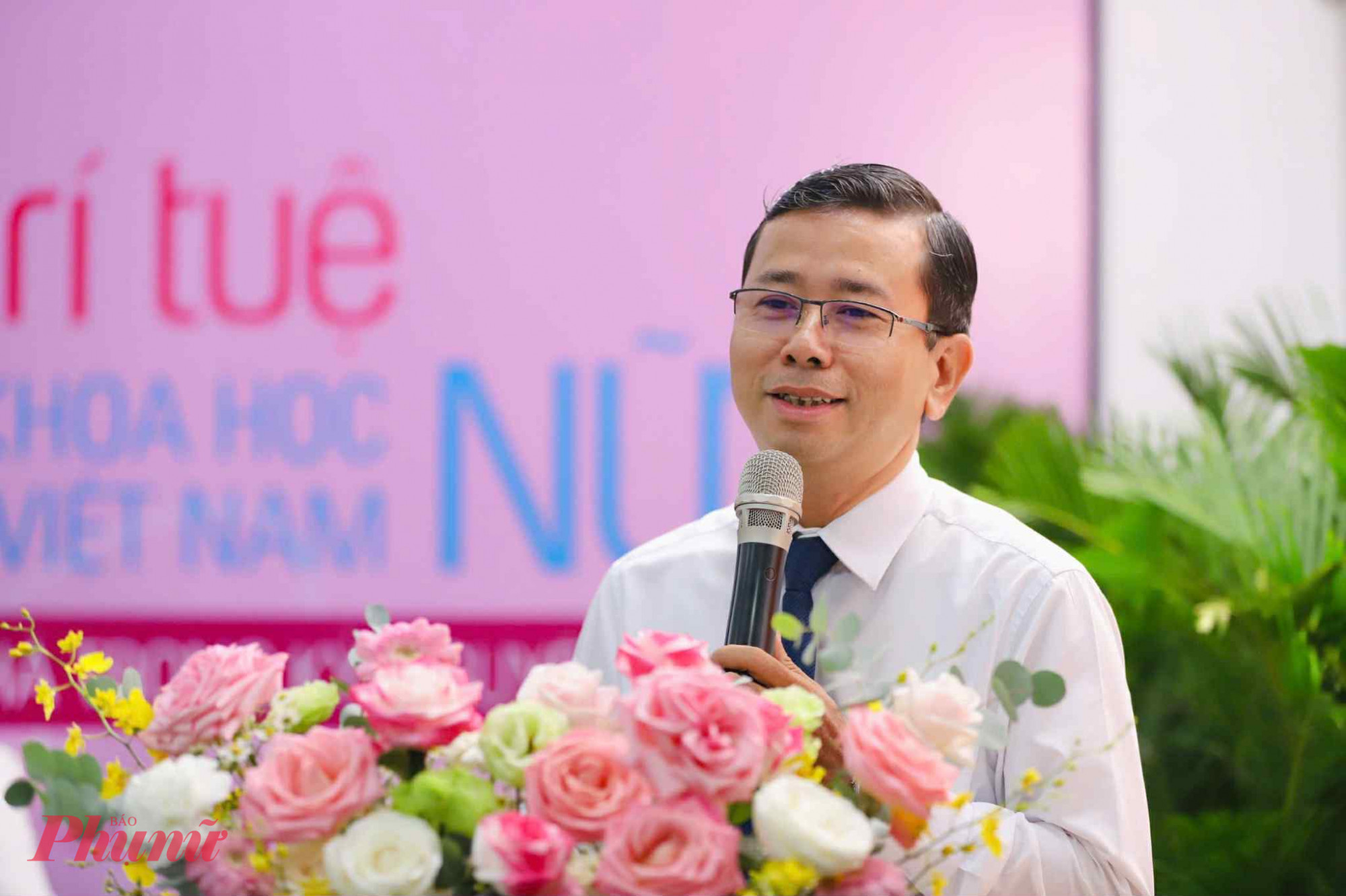 Tiến sĩ Bùi Hồng Đăng - Chủ tịch Hội đồng Trường đại học Công Thương TPHCM cho rằng cần có thêm chính sách hỗ trợ nữ trí thức trong nhà trường. Ảnh Thành Lâm