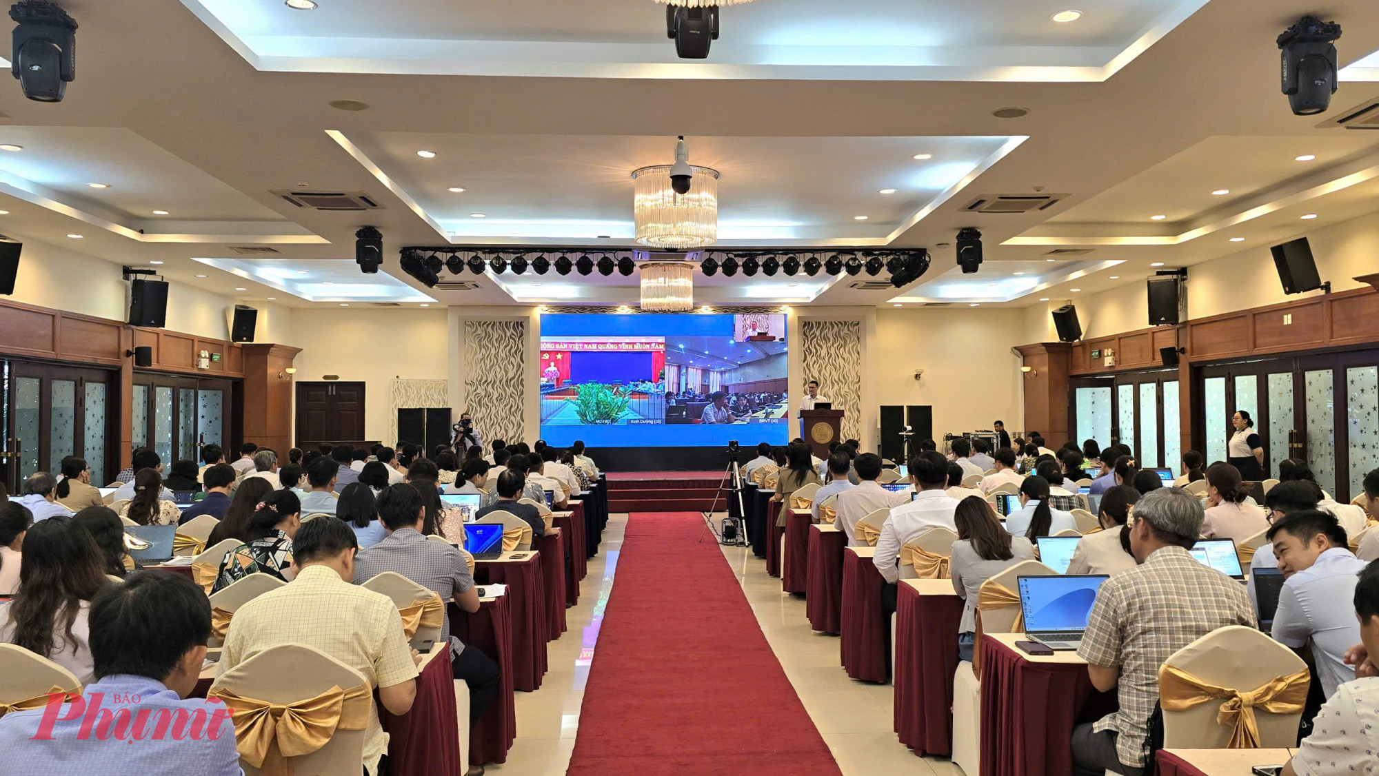 Hội nghị được tổ chức theo hình thức trực tiếp và trực tuyến với sự tham gia của 500 cán bộ làm công tác tuyên giáo, dân vận.