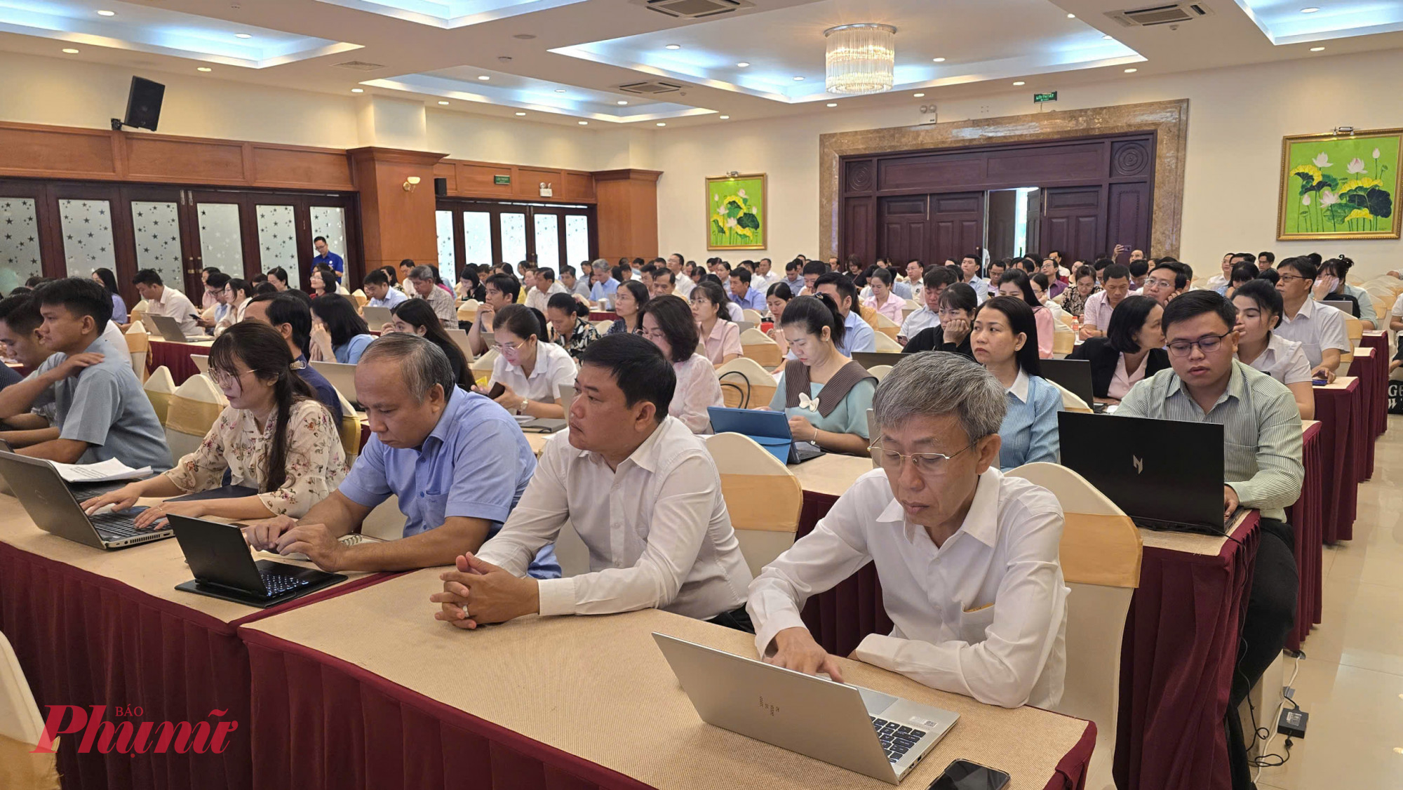 Hội nghị được tổ chức theo hình thức trực tiếp và trực tuyến với sự tham gia của 500 cán bộ làm công tác tuyên giáo, dân vận.