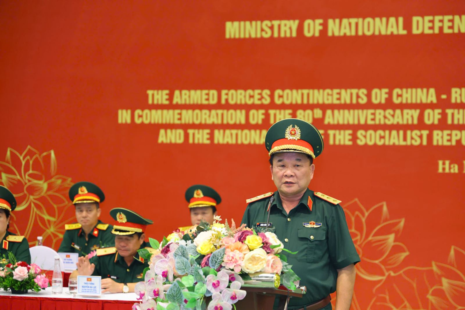 Thượng tướng Hoàng Xuân Chiến, Ủy viên Trung ương Đảng, Ủy viên Thường vụ Quân ủy Trung ương, Thứ trưởng Bộ Quốc phòng gặp mặt động viên hơn 400 quân nhân của 4 đoàn Quân đội nước ngoài.
