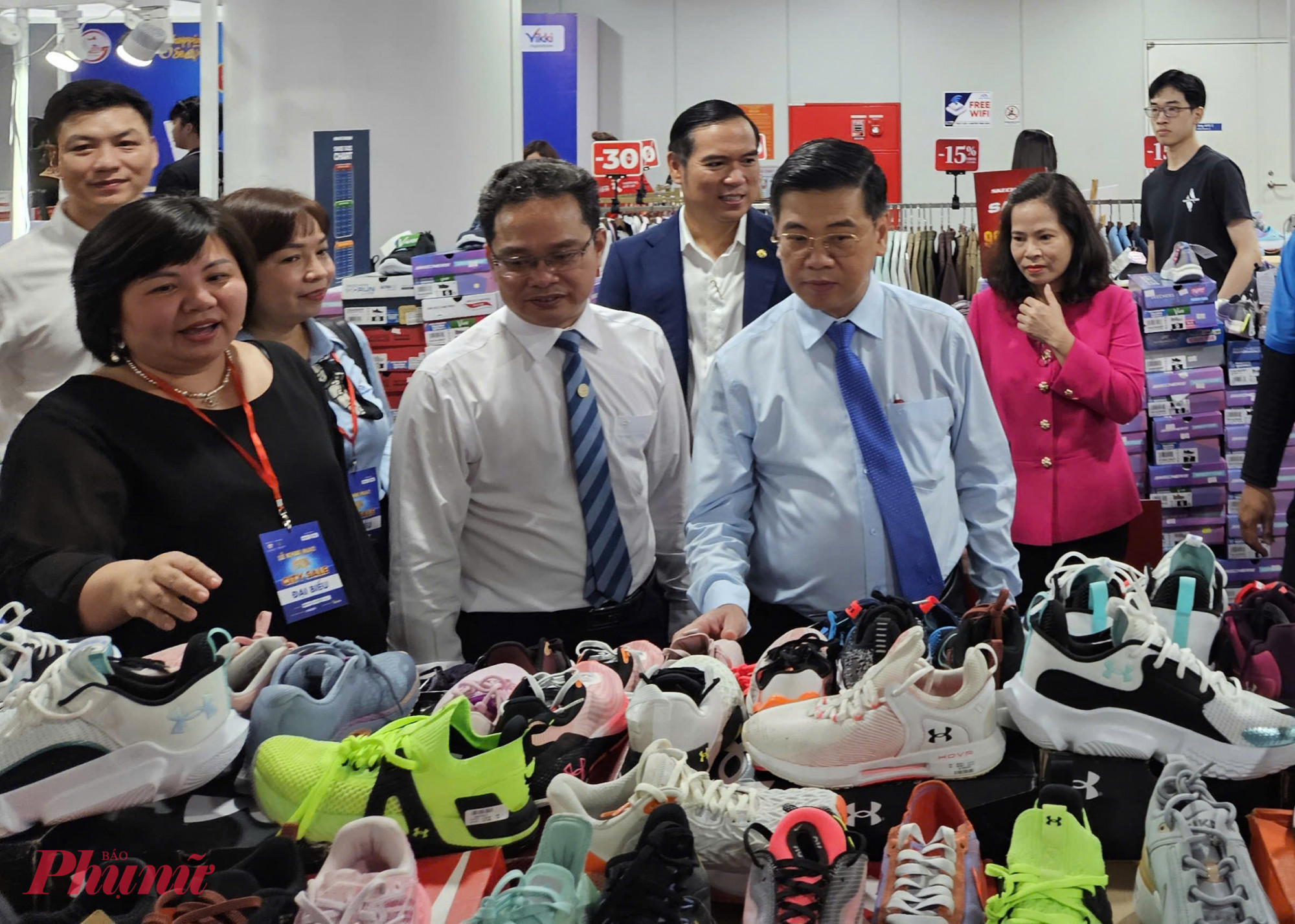 Ông Nguyễn Văn Dũng - Phó Chủ tịch UBND TPHCM cho biết: “City Sale” đã thành thương hiệu riêng của Thành phố, vừa thu hút khách, vừa tạo cú hích cho du lịch và dịch vụ.