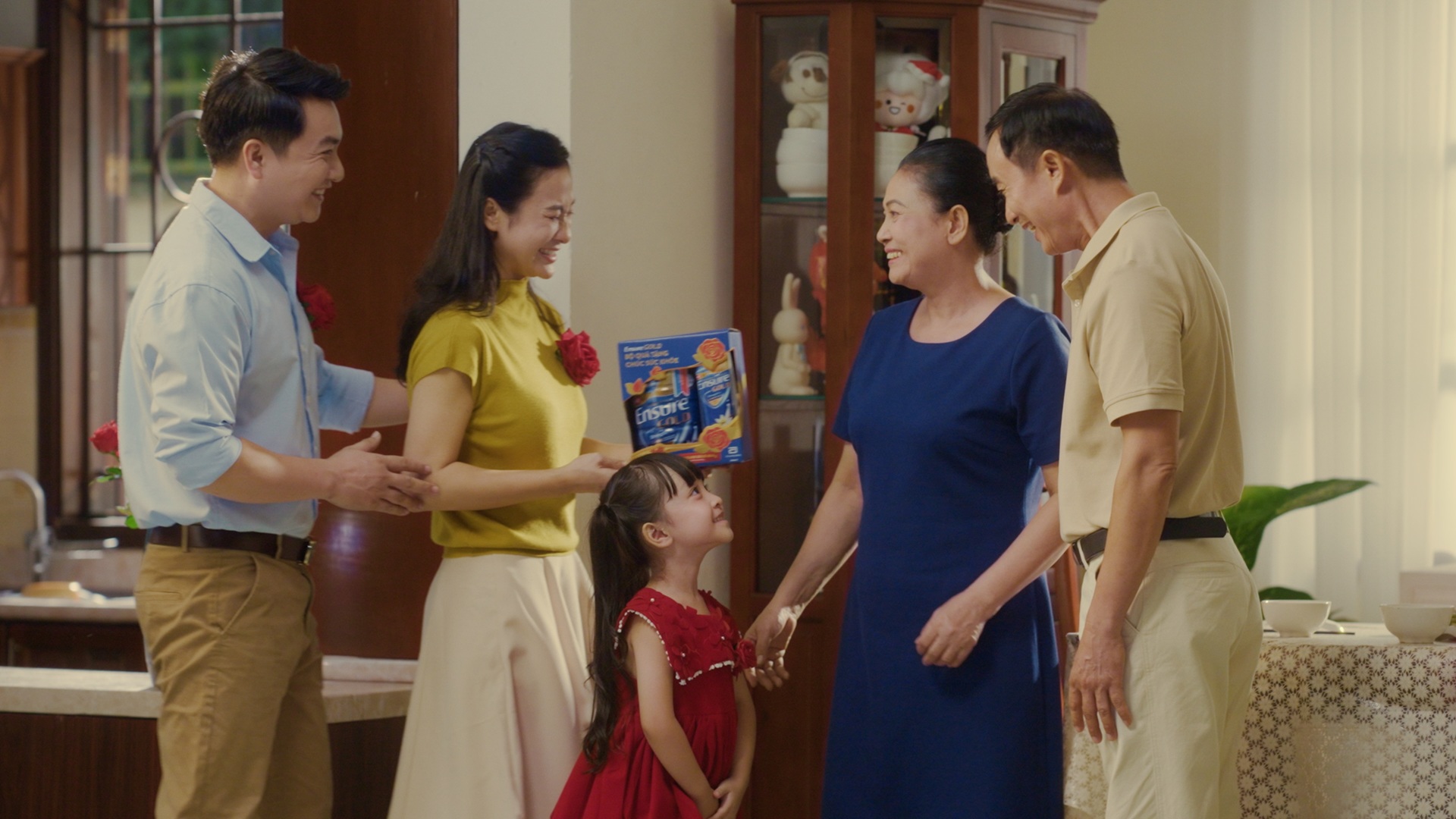Vu Lan vì thế không chỉ là dịp để tri ân, mà còn là thời điểm để mỗi người con lắng nghe và thấu hiểu cha mẹ nhiều hơn - Ảnh: Như Quỳnh