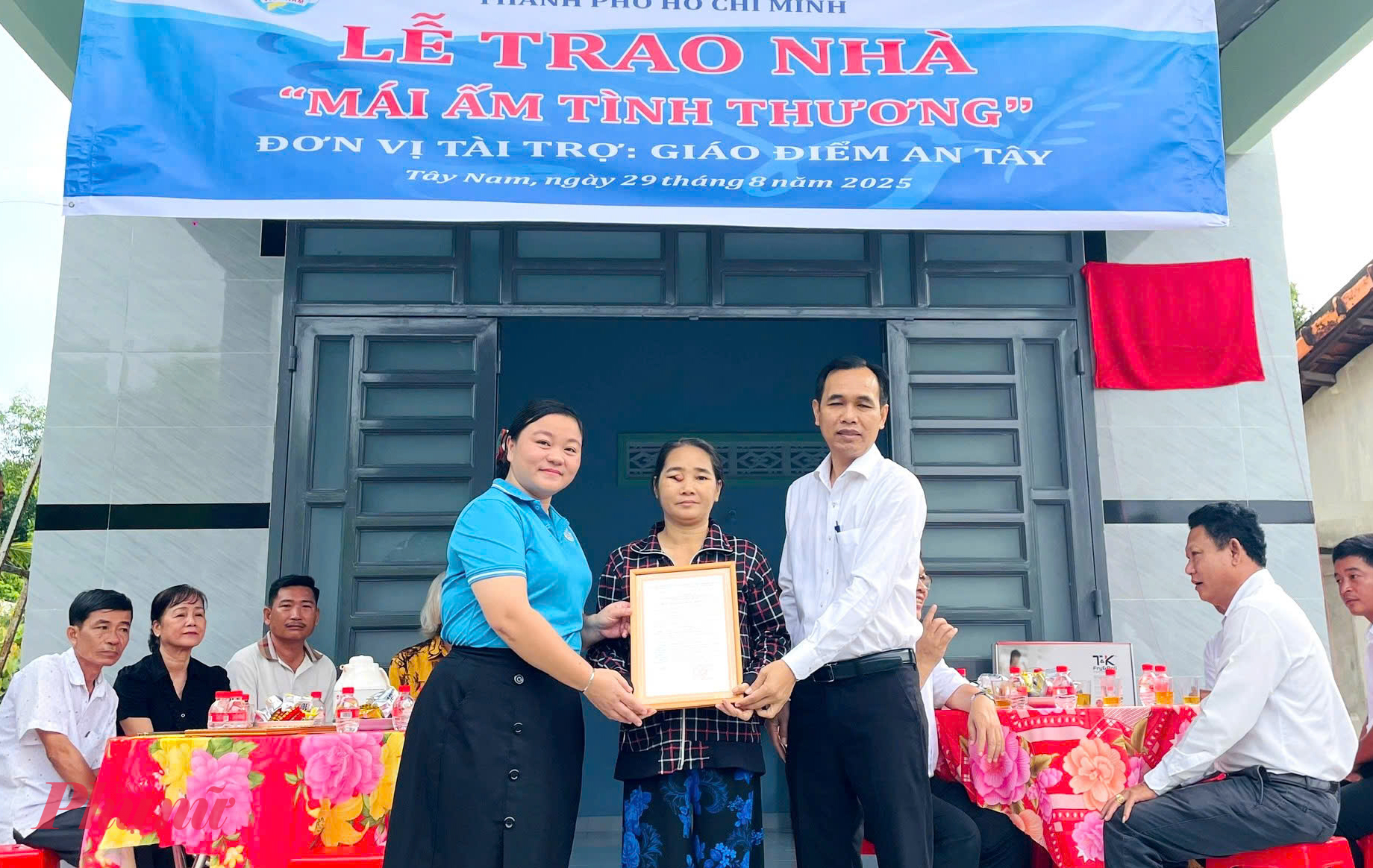 Hội LHPN phường Tây Nam, TPHCM phối hợp cùng các đơn vị, nhà tài trợ tặng mái ấm tình thương cho hội viên phụ nữ khó khăn, mang nhiều bệnh tật 
