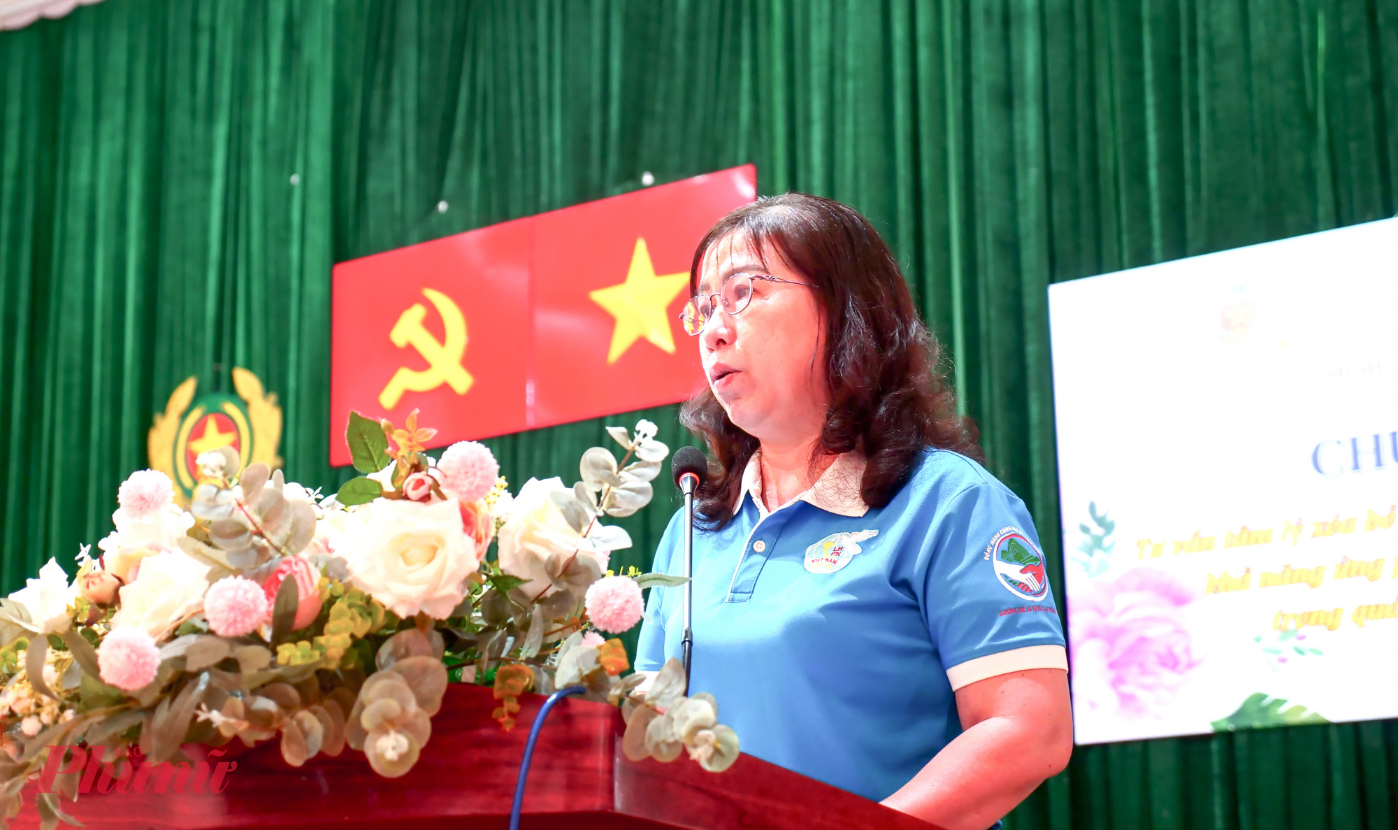 Bà Võ Thị Bạch Yến - Phó Chủ tịch Hội LHPN TPHCM - phát biểu động viên các phạm nhân tại chương trình 