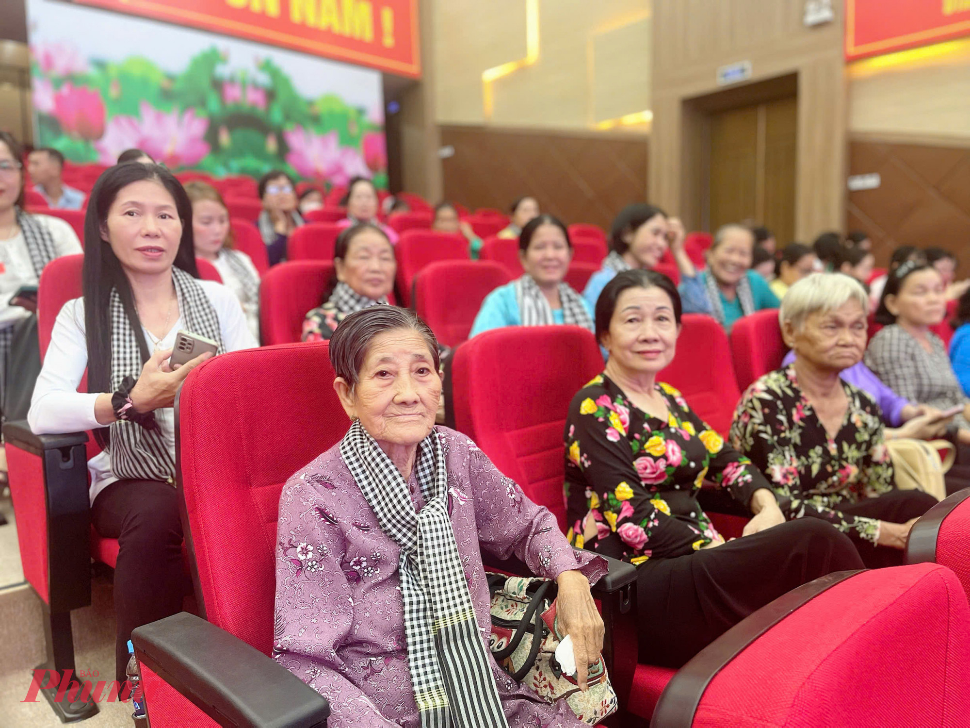 Niềm vui và nhiều cảm xúc tại buổi gặp mặt 