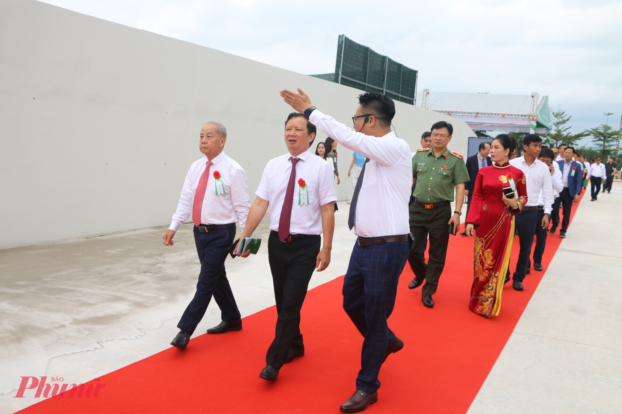Ông Lê Trường Lưu-  Ủy viên Trung ương Đảng Bí thư Thành ủy Huế cùng lãnh đạo TP Huế và đại biểu tham quan nhà máy