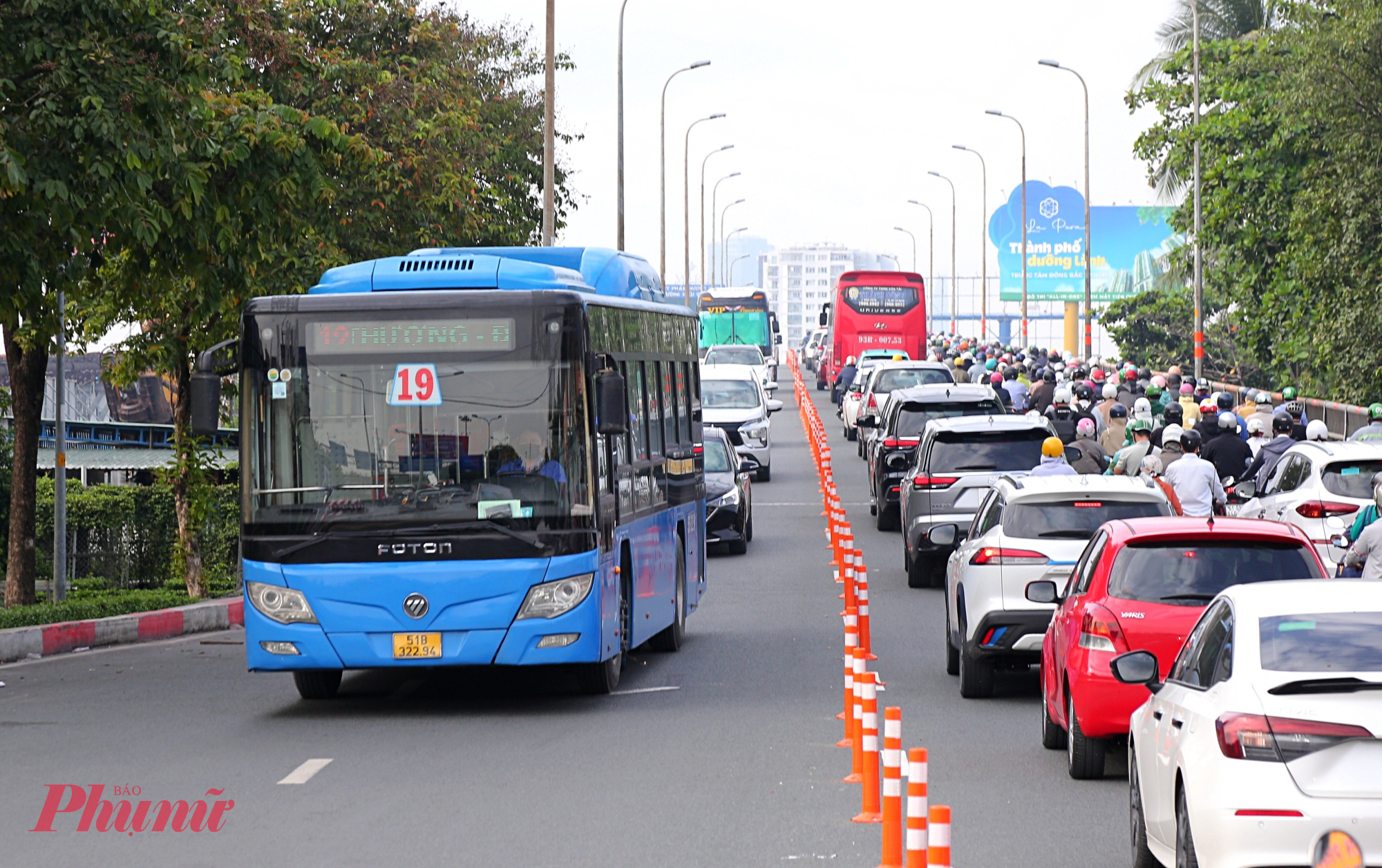 Xe buýt ở TPHCM sẽ được tăng chuyến để phục vụ khách dịp nghỉ lễ Quốc khánh. Ảnh Nguyễn Văn