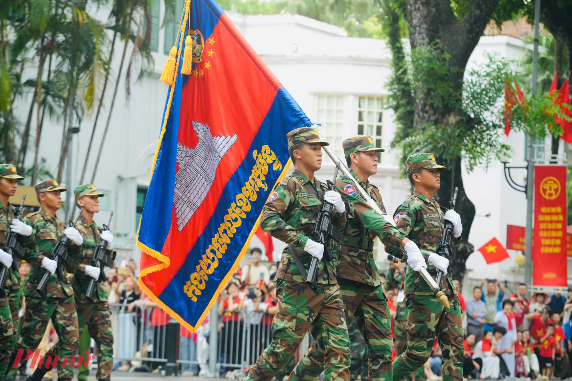 Đây không chỉ là hoạt động giao lưu quân sự, mà còn là minh chứng sinh động cho tình đoàn kết, sự hợp tác toàn diện giữa Quân đội nhân dân Việt Nam và Quân đội Hoàng gia Campuchia.