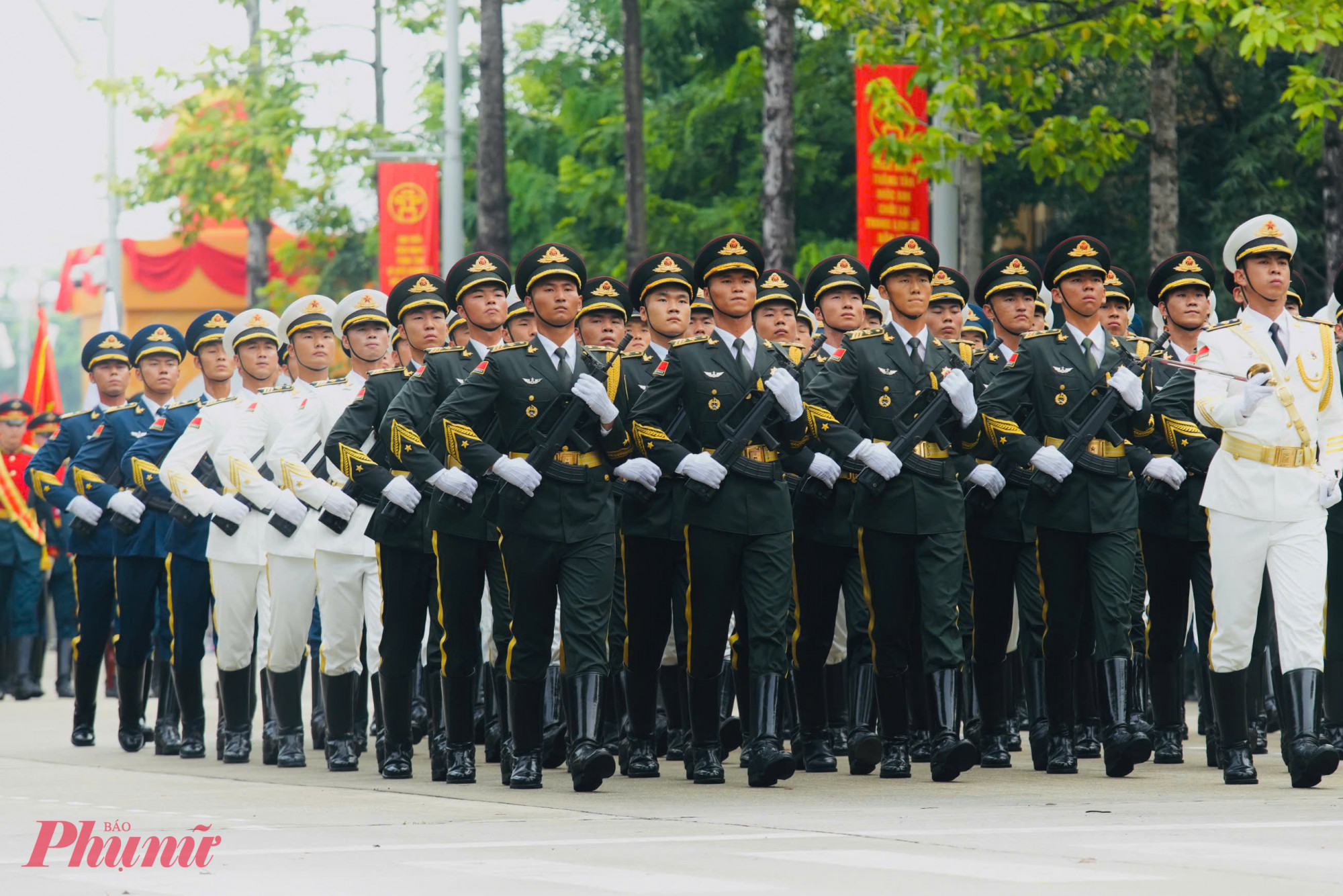 Trước đó, trưa 29/8, tại Nhà ga quốc tế T2, Cảng hàng không quốc tế Nội Bài đã diễn ra lễ đón 120 quân nhân đoàn Quân Giải phóng nhân dân Trung Quốc tham gia diễu binh, diễu hành tại Việt Nam.