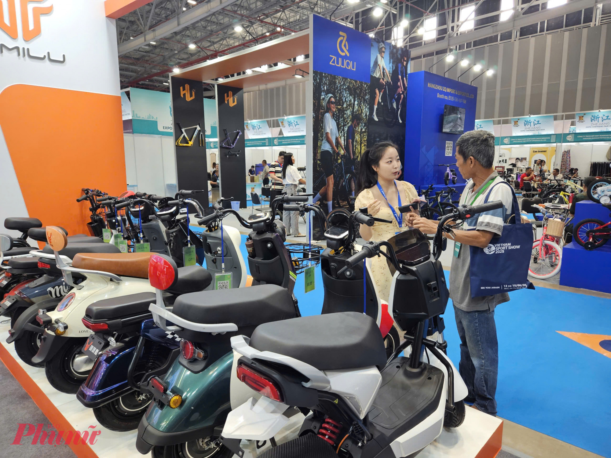 Nhiều người dùng xe điện một thời gian chia sẻ không muốn quay lại xe xăng, tuy nhiên họ cũng liệt kê hàng loạt những bất tiện của xe điện... Ảnh: Mai Ca