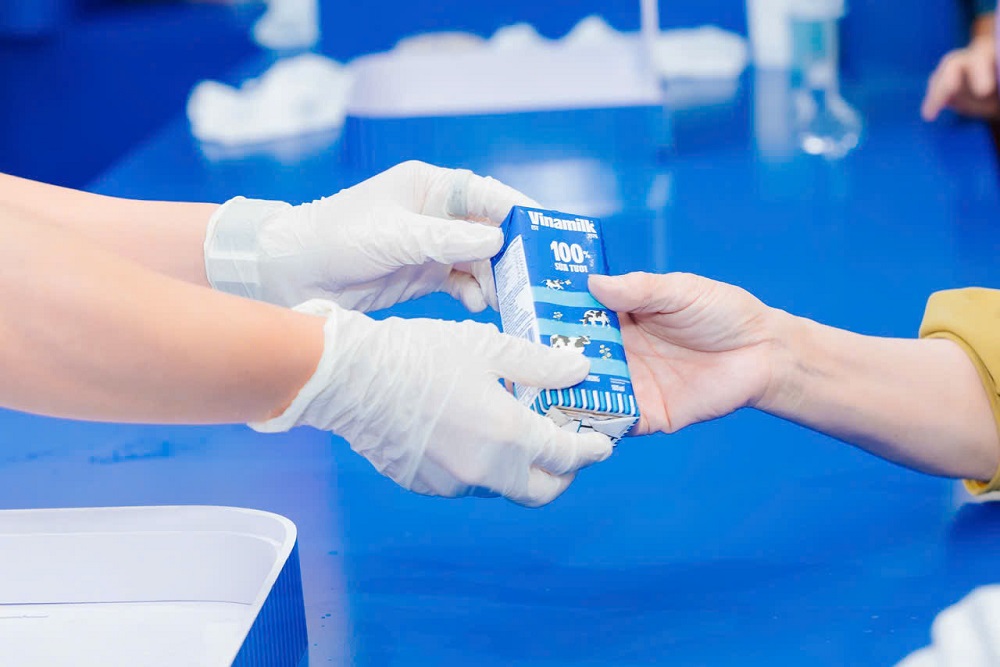 “Từ khi hình thành và suốt gần 50 phát triển Vinamilk luôn xác định sứ mệnh của mình là Chăm sóc. Chúng tôi chăm sóc cho người dân bằng sản phẩm dinh dưỡng tốt nhất, đạt chuẩn quốc tế”- ông Nguyễn Quang Trí - Giám đốc điều hành Marketing Vinamilk, khẳng định - Ảnh: Vi Nam