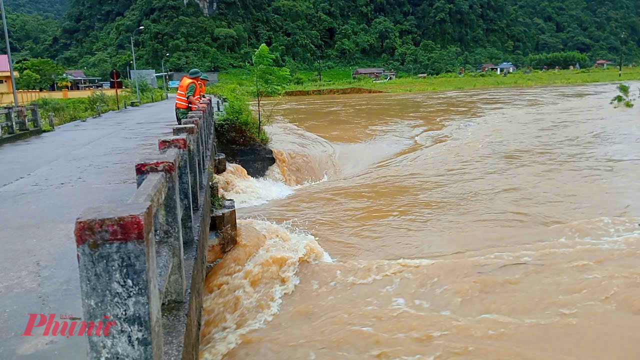 Quảng Trị dự kiến di dời hơn 14 ngàn hộ dân để ứng phó với bão số 6 Nhiều ngầm tràn do mưa lớn nước chảy xiết rất nguy hiểm cho người và phương tiện giao thông qua lại