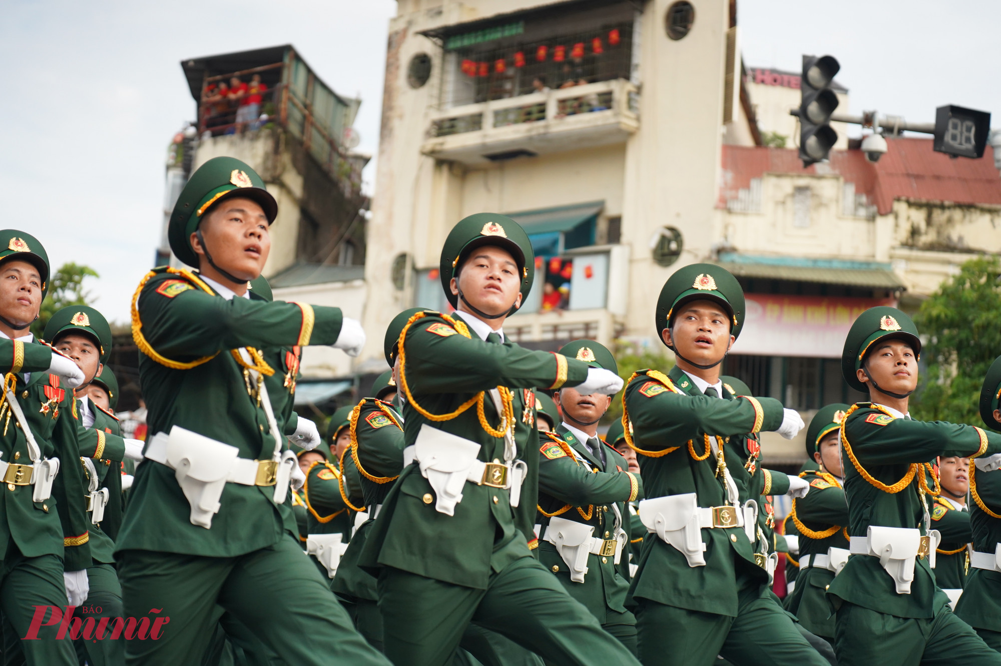 Niềm kiêu hãnh thể hiện rõ trên thần thái của các chiến sĩ tham gia diễu binh, diễu hành.