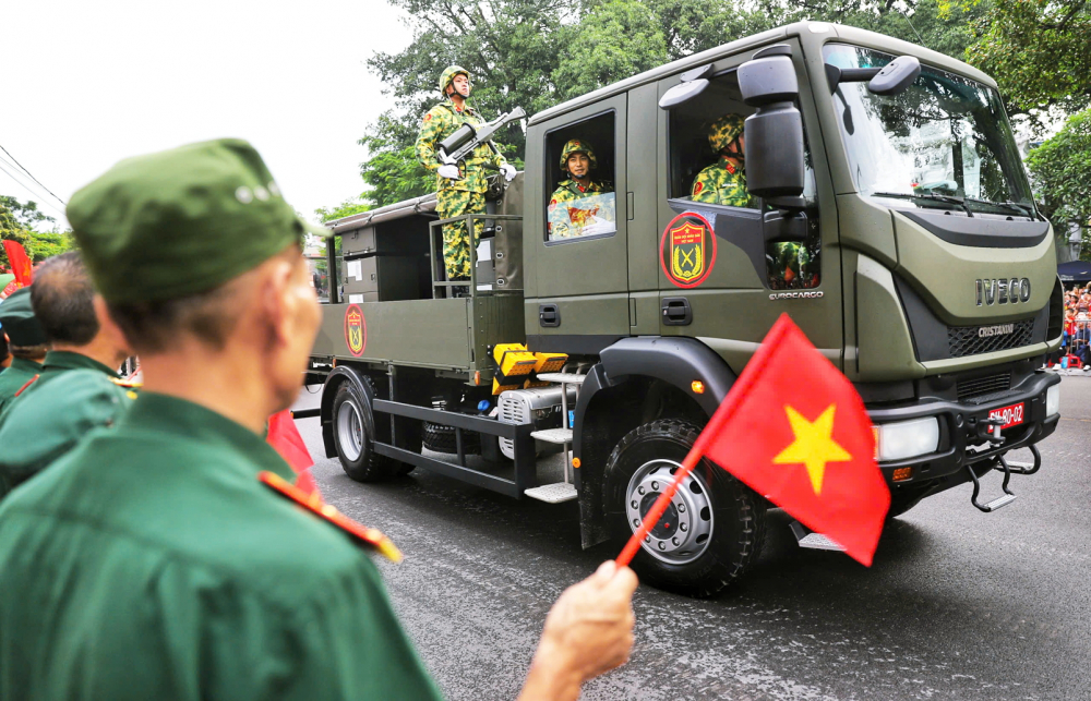 Sức mạnh của lòng yêu nước trong thời đại mới Các cựu chiến binh xem lễ tổng duyệt diễu binh, diễu hành kỷ niệm 80 năm ngày Cách mạng Tháng Tám thành công và Quốc khánh nước Cộng hòa Xã hội chủ nghĩa Việt Nam - ẢNH: ANH NGỌC