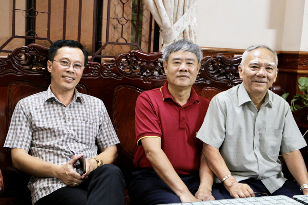 Từ trái qua: ông Nguyễn Quang Chung - Trưởng ban Công tác mặt trận khu phố 54,  ông Ngọc Kiên Cường - Bí thư chi bộ khu phố 31, ông Bùi Anh Vinh - Bí thư chi bộ khu phố 41, phường Long Bình 