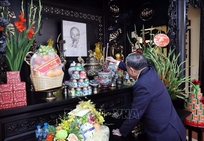 Tổng Bí thư Tô Lâm dâng hương Chủ tịch Hồ Chí Minh. Ảnh: Thống Nhất/TTXVN