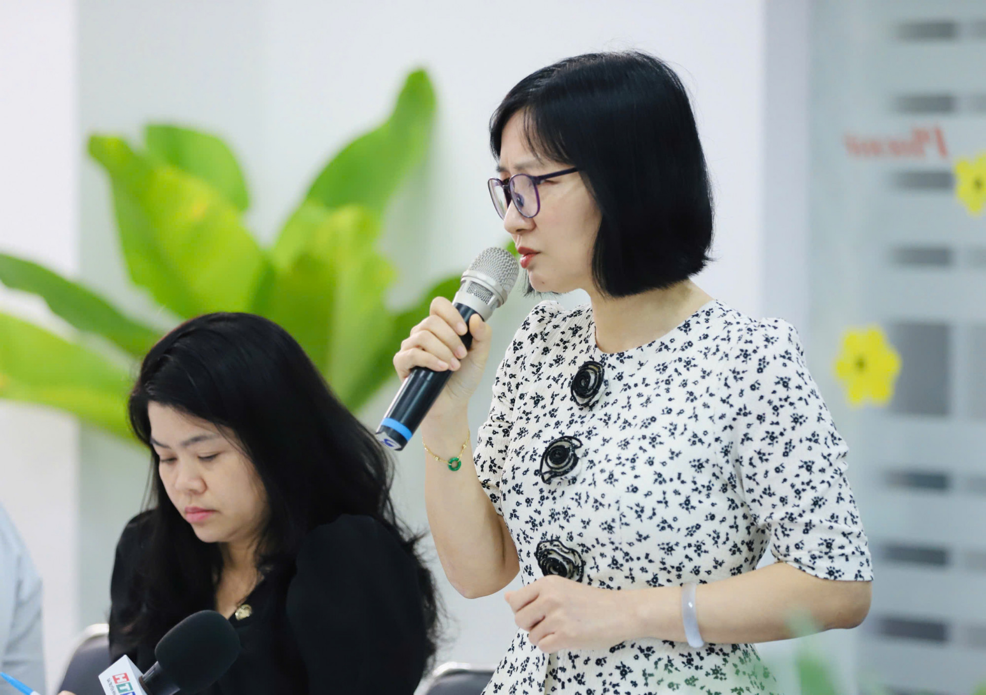 Thầy thuốc ưu tú, bác sĩ chuyên khoa 2 Hà Thị Hồng Linh - Phó giám đốc Bệnh viện Y học cổ truyền TPHCM