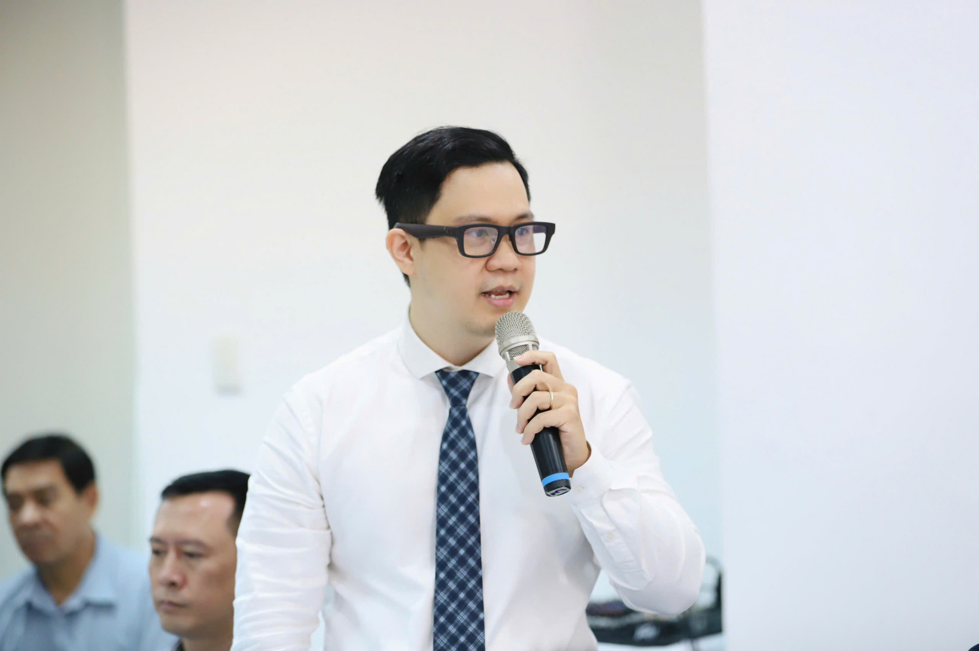 Thạc sĩ, bác sĩ Tạ Quốc Hưng - Trưởng Đơn nguyên Laser, Ánh sáng và Sóng, Khoa Da liễu - Thẩm mỹ da, Bệnh viện Đại học Y Dược TPHCM