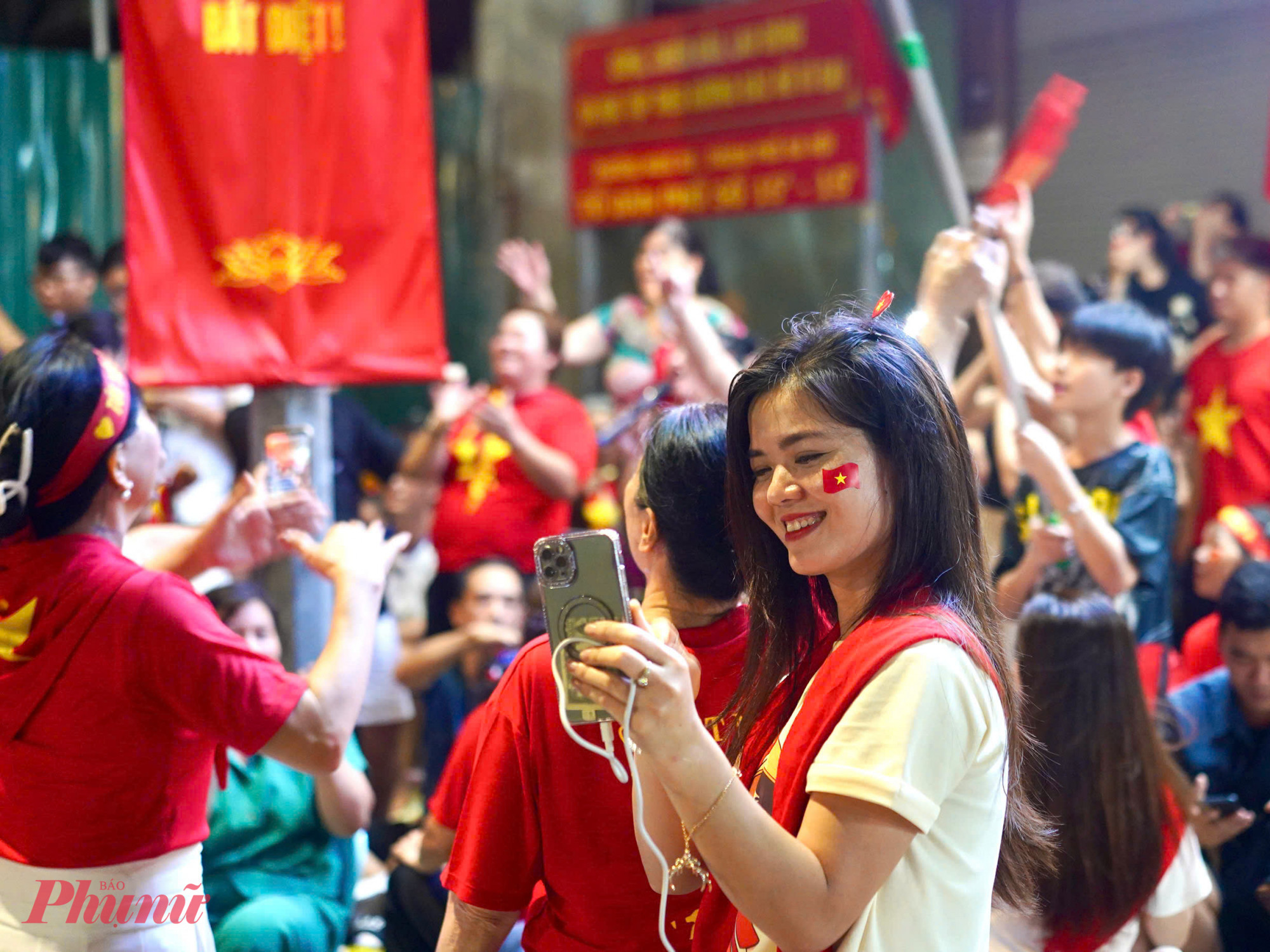 Những
