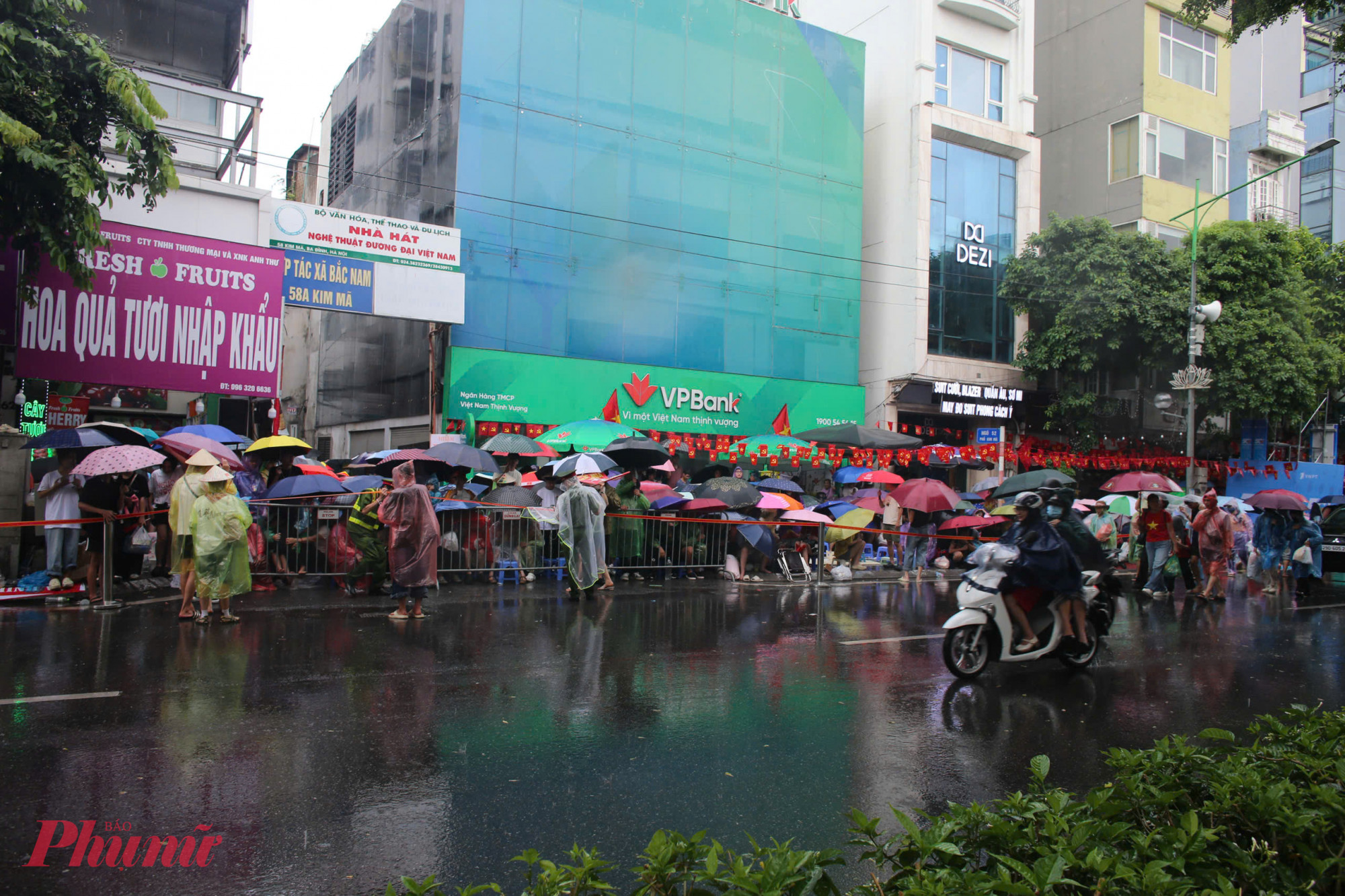 Lượng người đổ về xem Lễ diễu binh, diễu hành kỷ niệm 80 năm Quốc khánh 2/9 đông