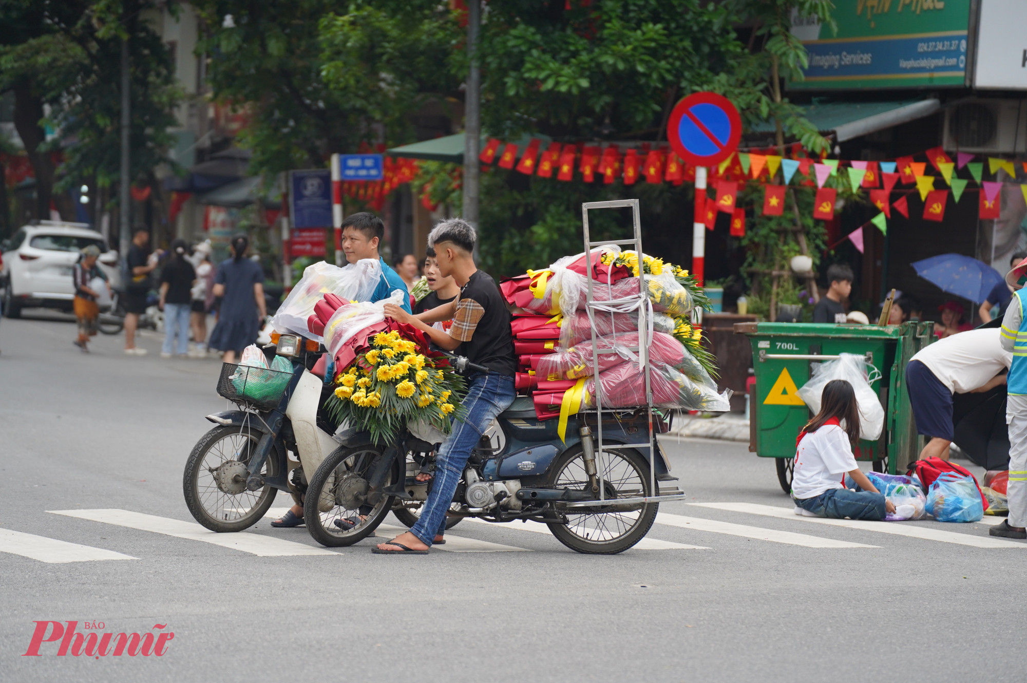 Các dịch vụ 'ăn theo' cũng bắt đầu xuất hiện.