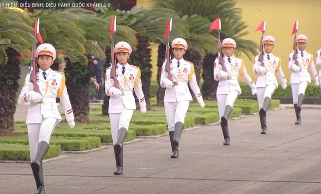 Lực lượng tiêu binh tiến vào vị trí tại Lễ kỷ niệm A80 - Nguồn ảnh: VTV