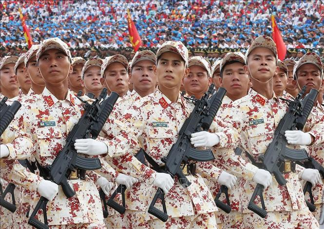 Khối nam sĩ quan An ninh mạng và phòng chống tội phạm sử dụng công nghệ cao - Ảnh: Lâm Khánh/TTXVN