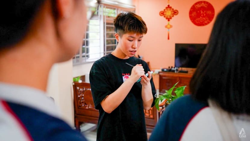 Khóc, cười với việc biến căn hộ thành nhà hàng nướng, quán cà phê Fang thường phải bận rộn mỗi ngày để quản lý quán café tại gia của cô.