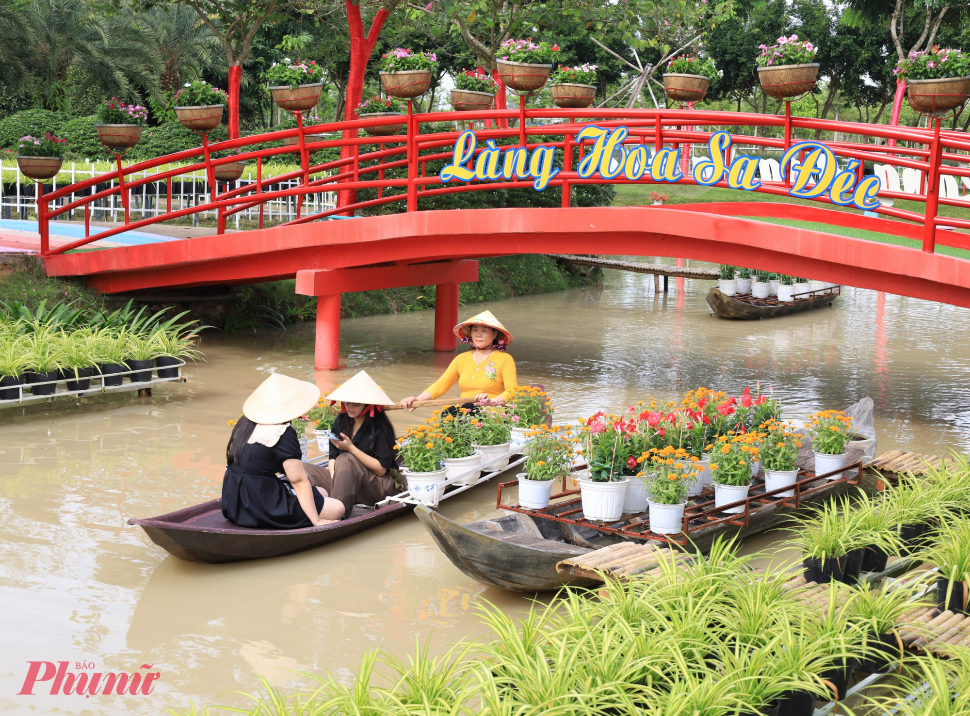 Các điểm du lịch tại Đồng Tháp tăng 3-4 lần so với ngày thường - Ảnh Phú Hữu