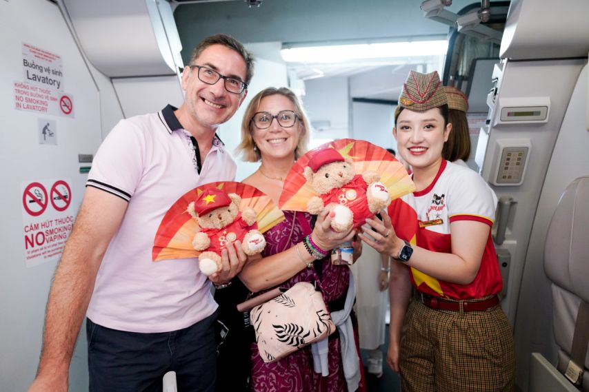 Trải nghiệm đáng nhờ của các du khách nước ngoài trên chuyến bay Vietjet nhân lễ Quốc khánh - Ảnh: Vietjet